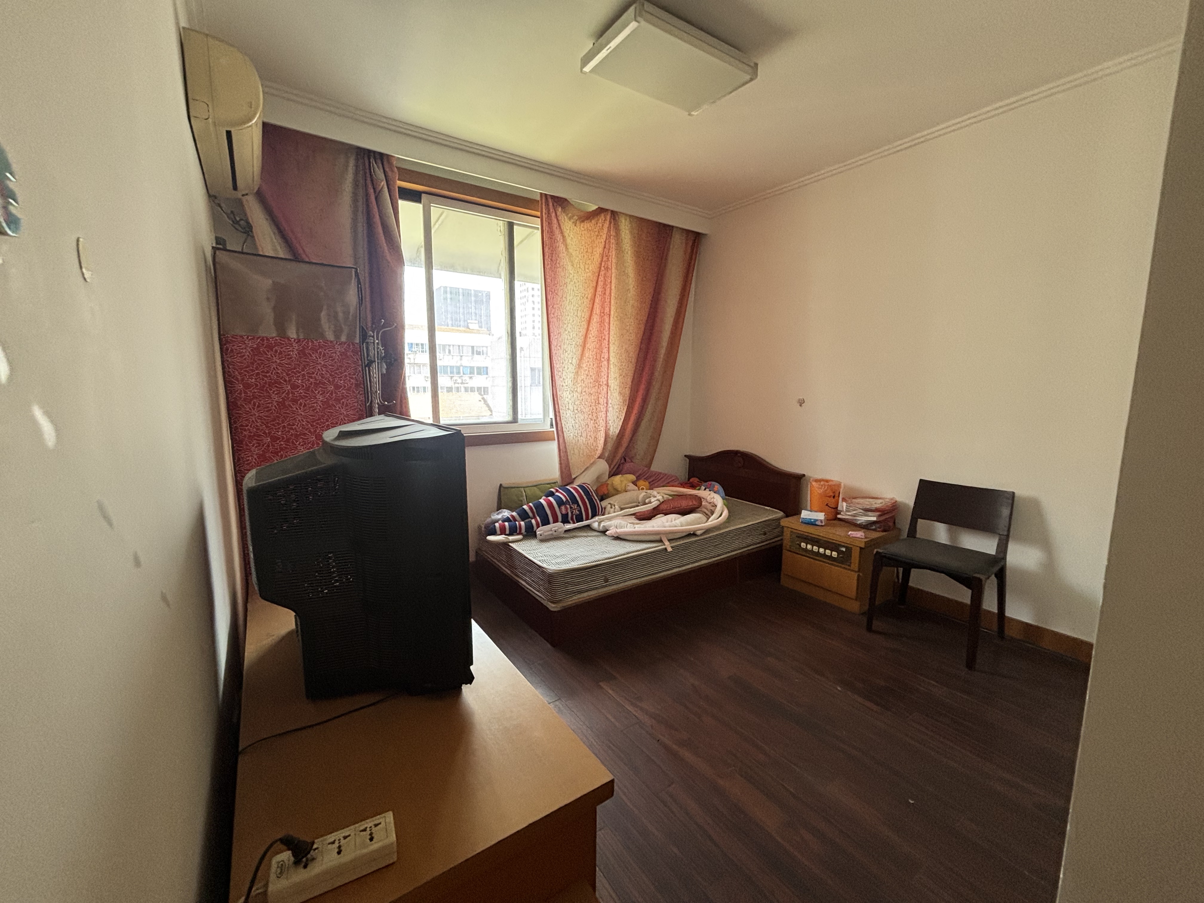 四方花园 4室2厅2卫 165m&sup2;