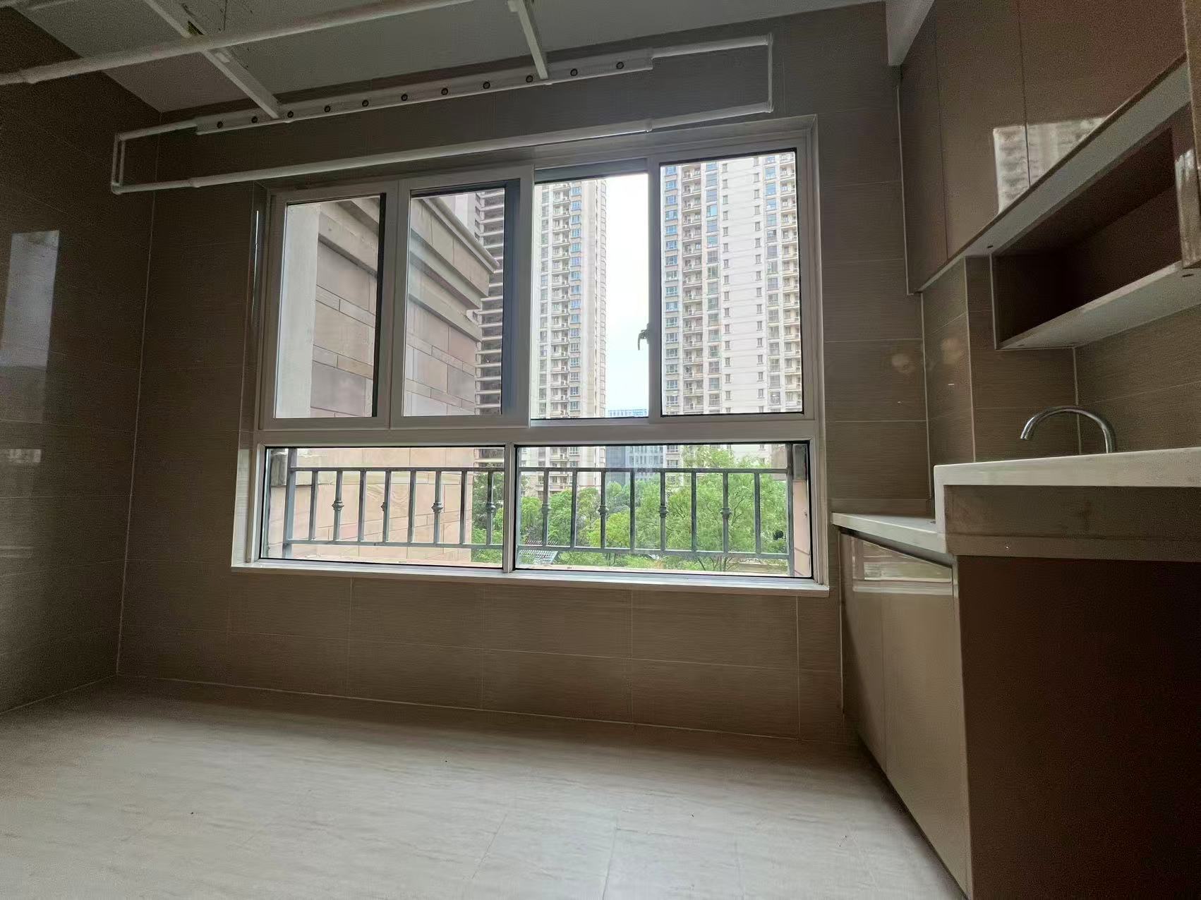 中南世纪花城三期 3室2厅2卫 124.65m&sup2;