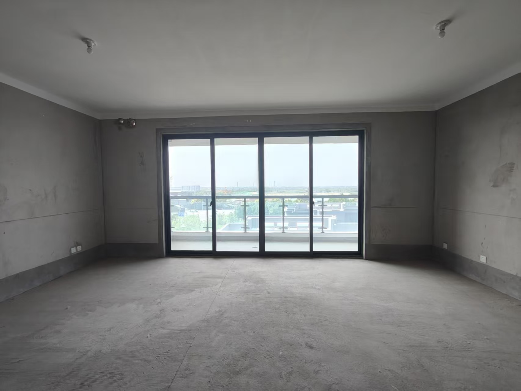 神辉上麟府 5室2厅3卫 189.00m²