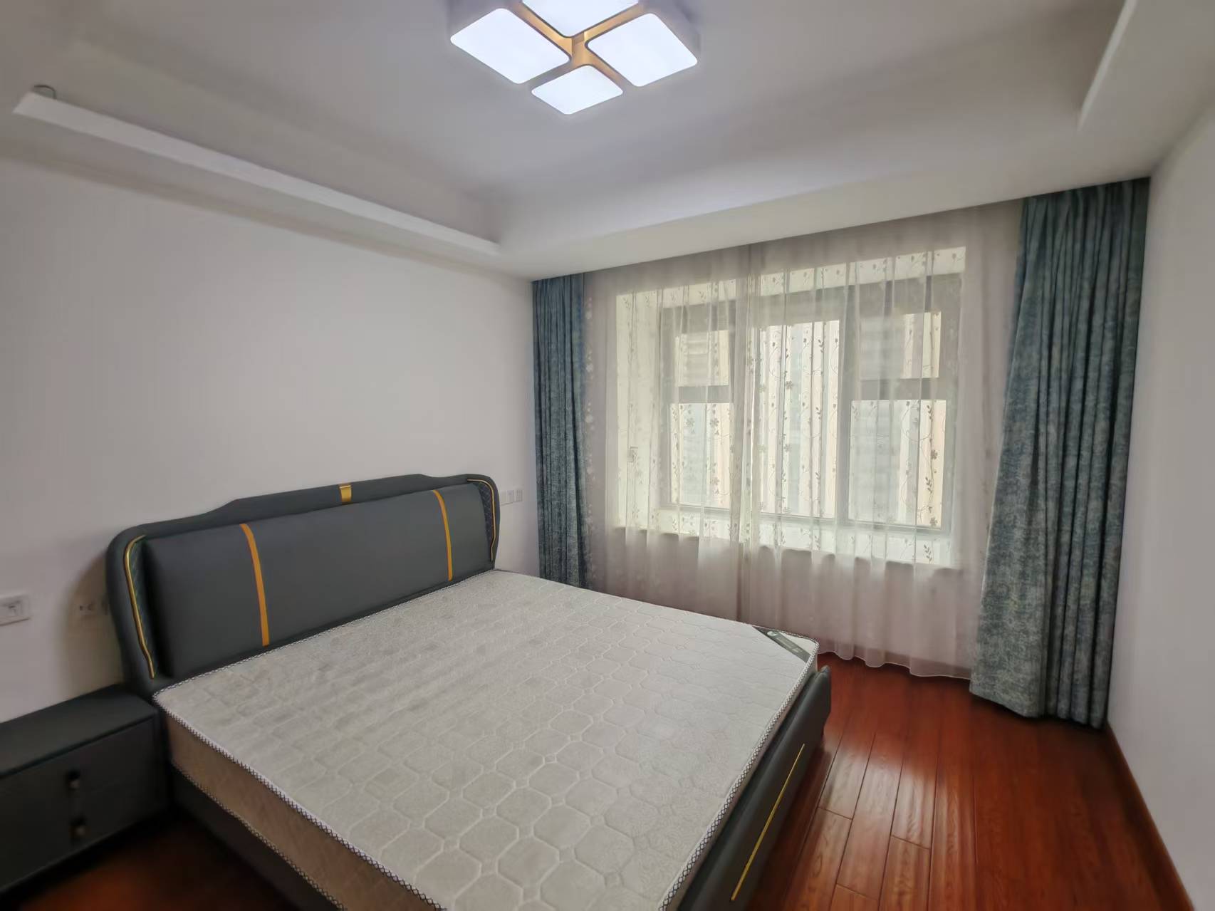 万达华府 3室2厅1卫 107m&sup2;