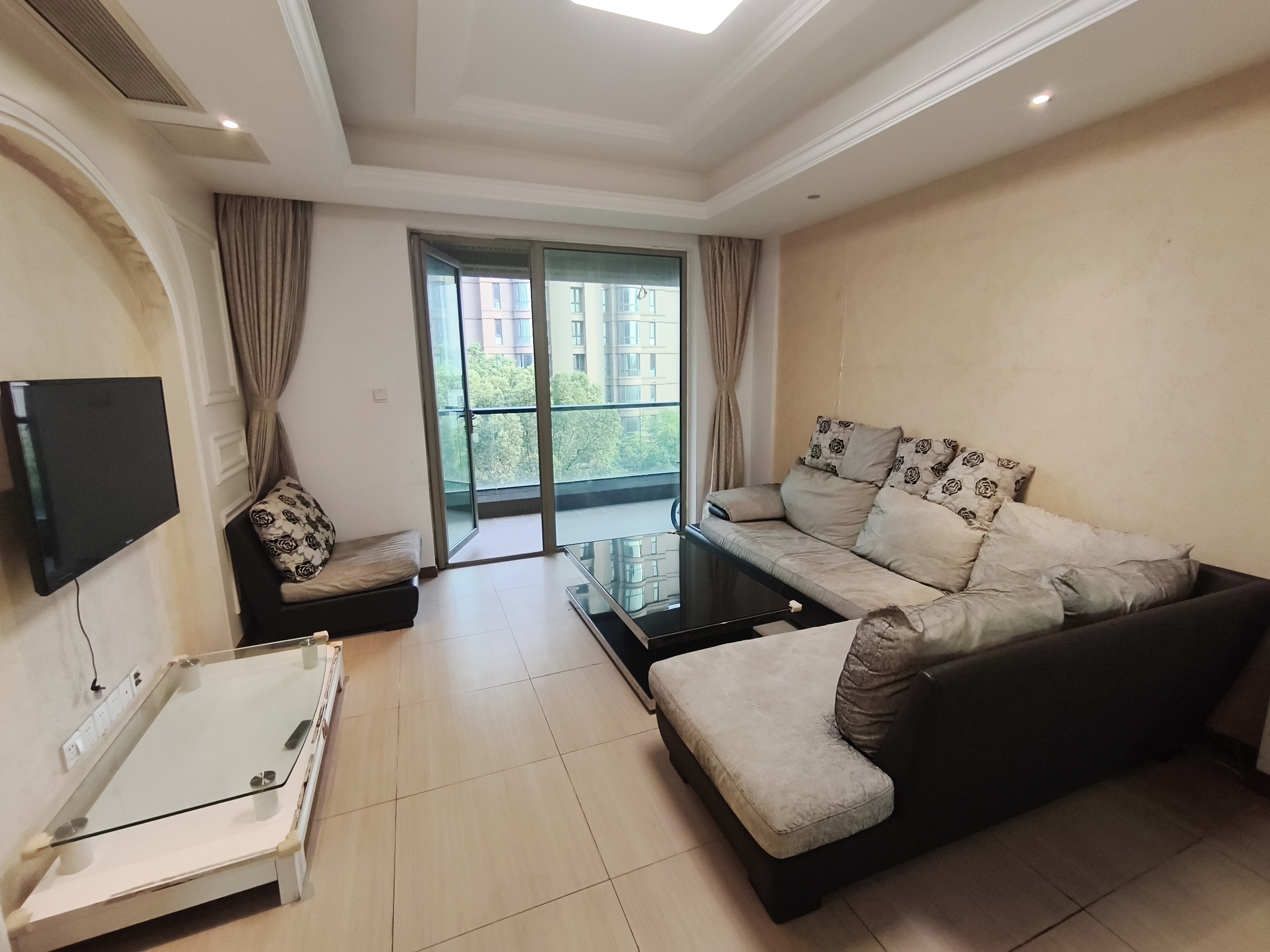 绿城玉兰公寓 3室2厅1卫 122.02m²
