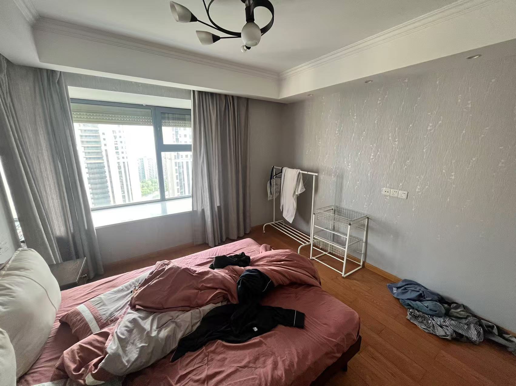 万达华府 4室2厅2卫 142m&sup2;