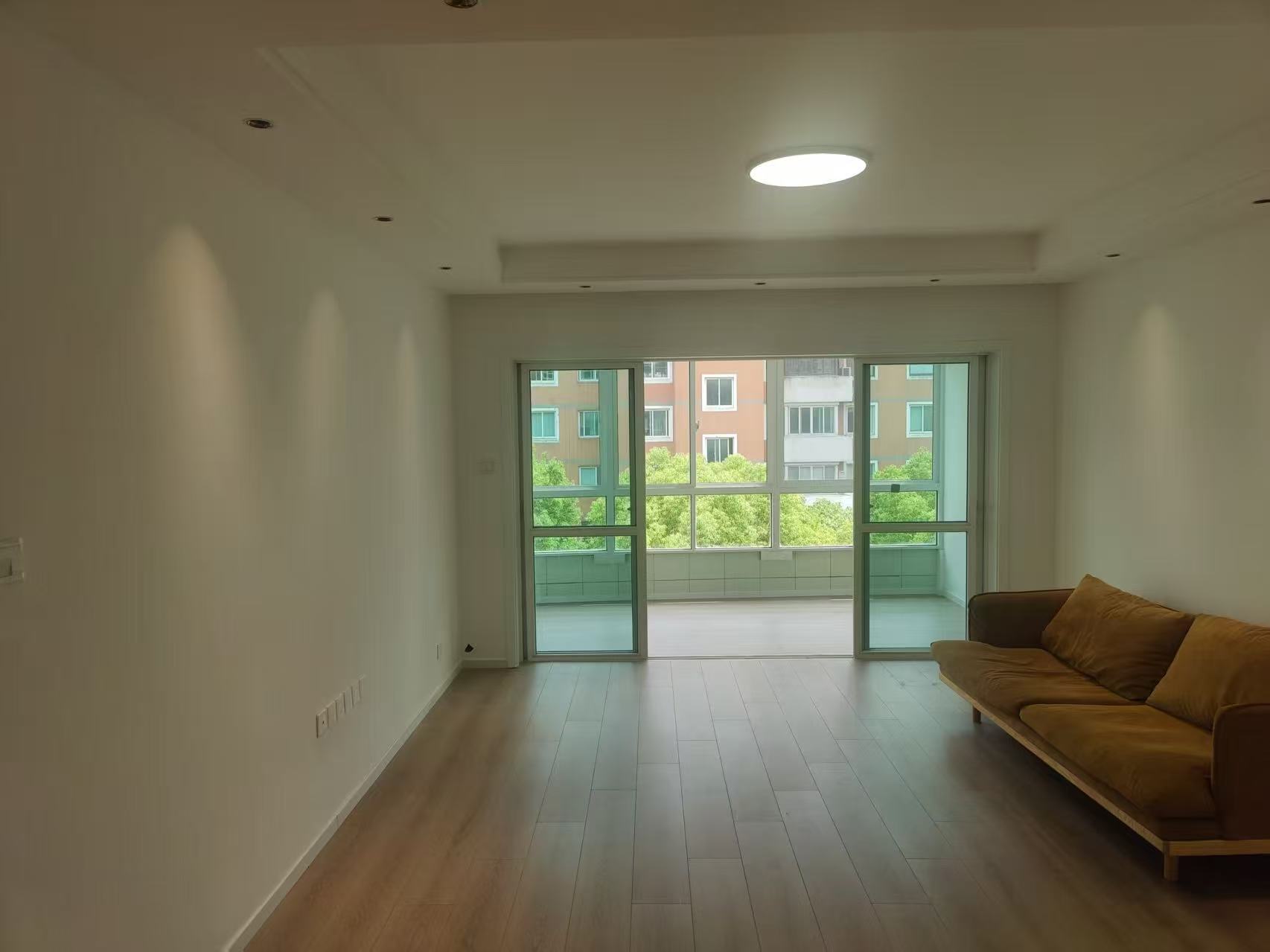 天安花园 3室2厅2卫 137.30m²