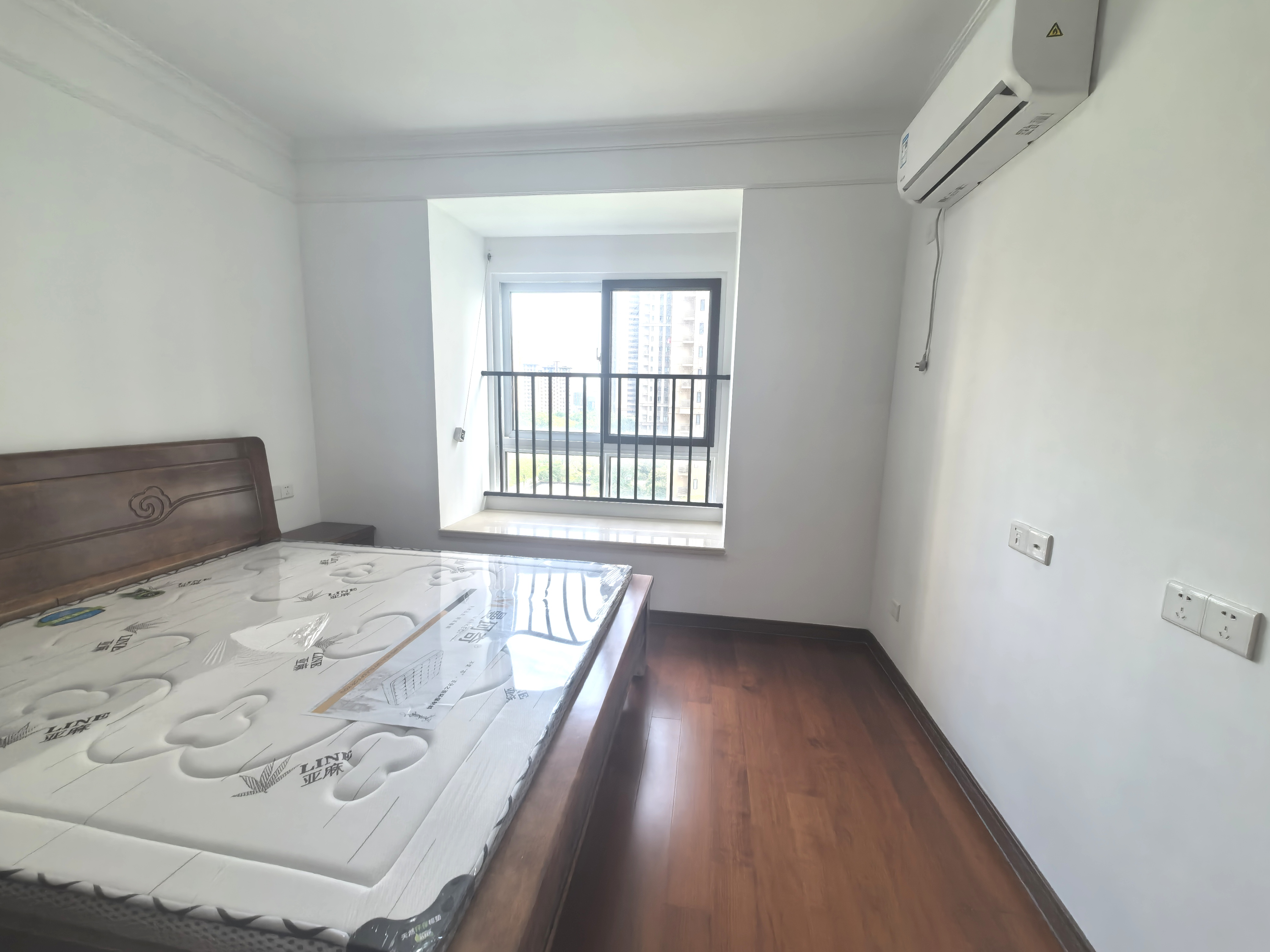中海碧林湾 4室2厅2卫 128.42m&sup2;