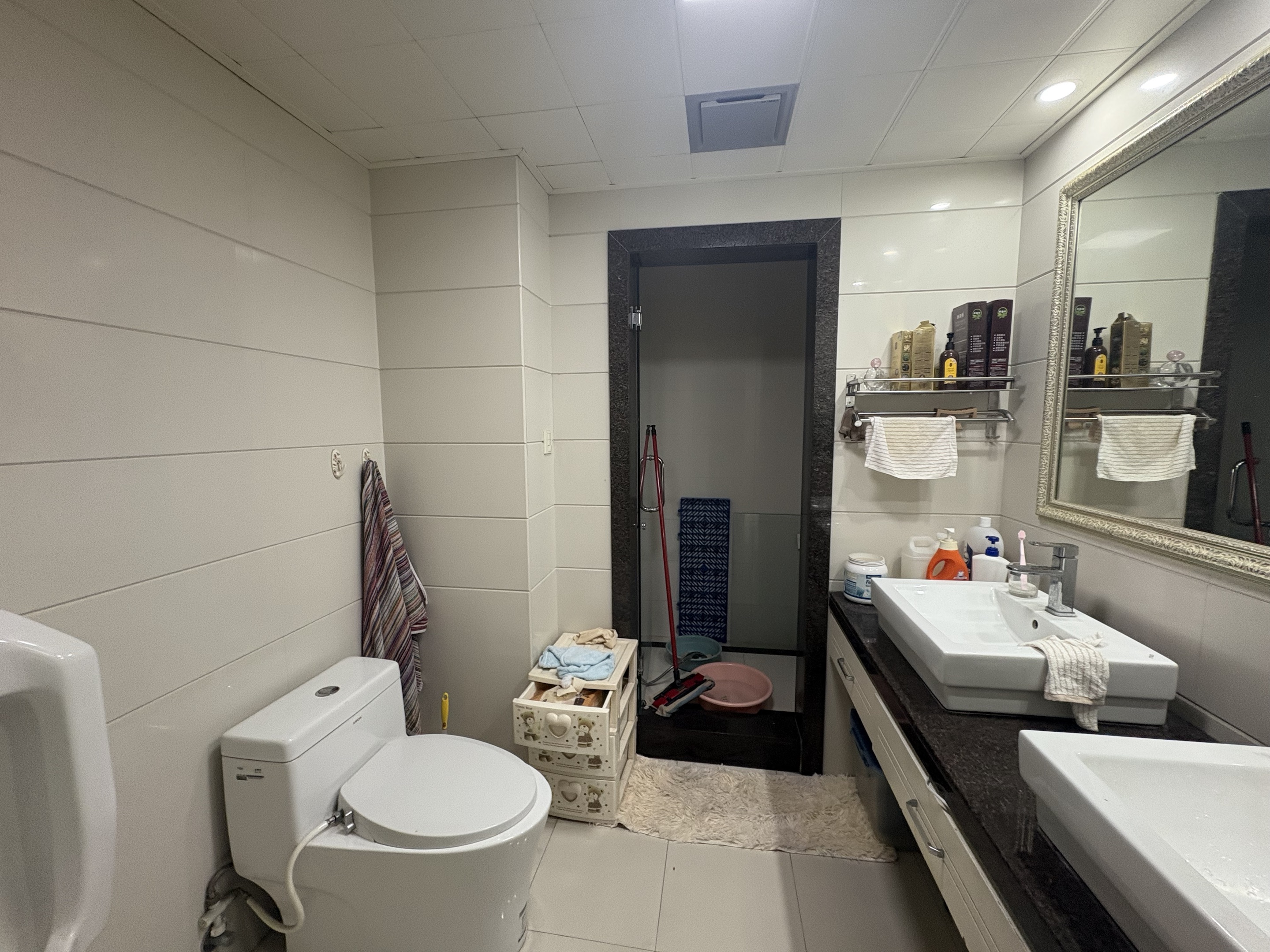 王府大厦 3室2厅2卫 215.03m&sup2;