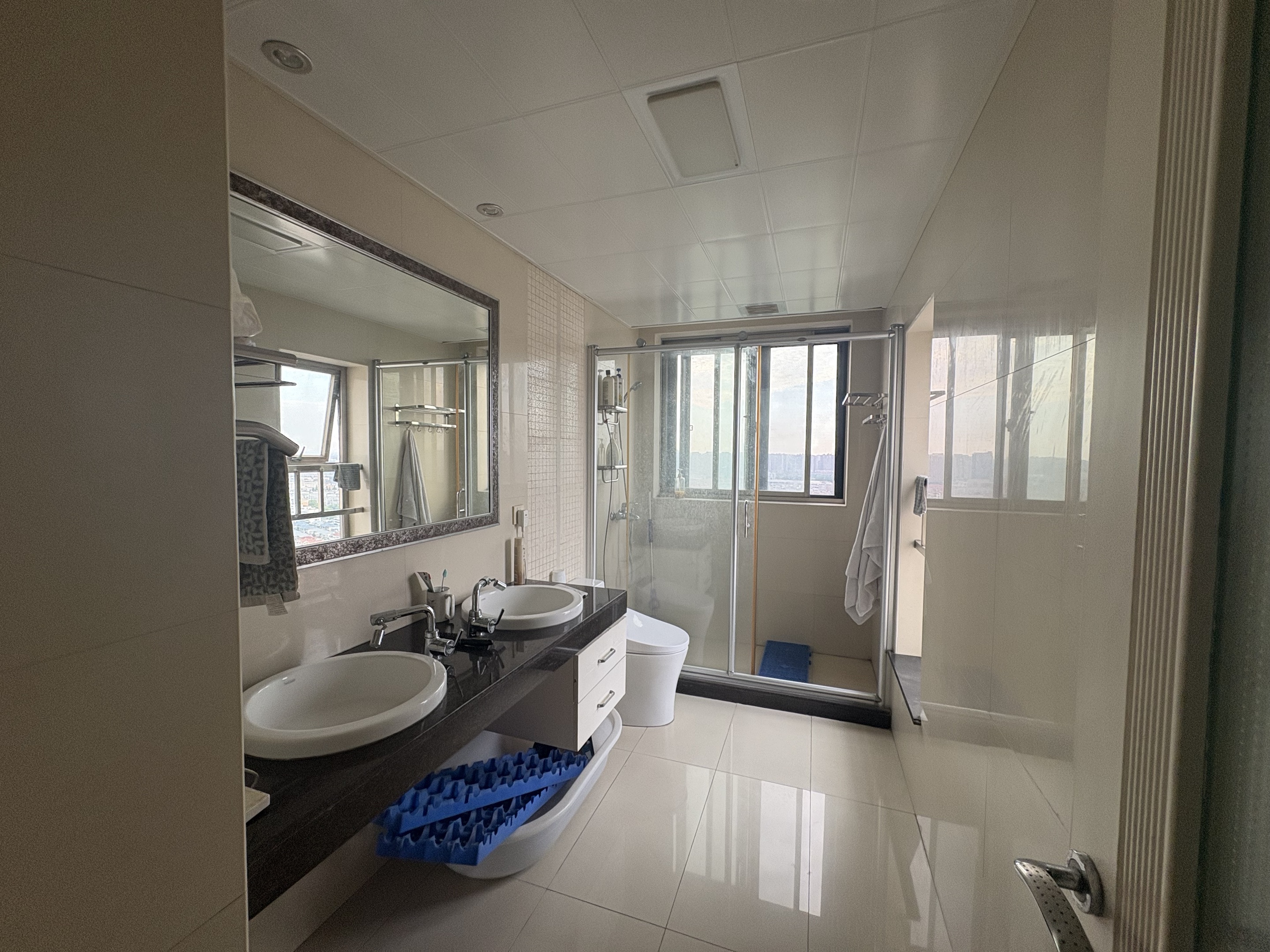 王府大厦 3室2厅2卫 215.03m&sup2;
