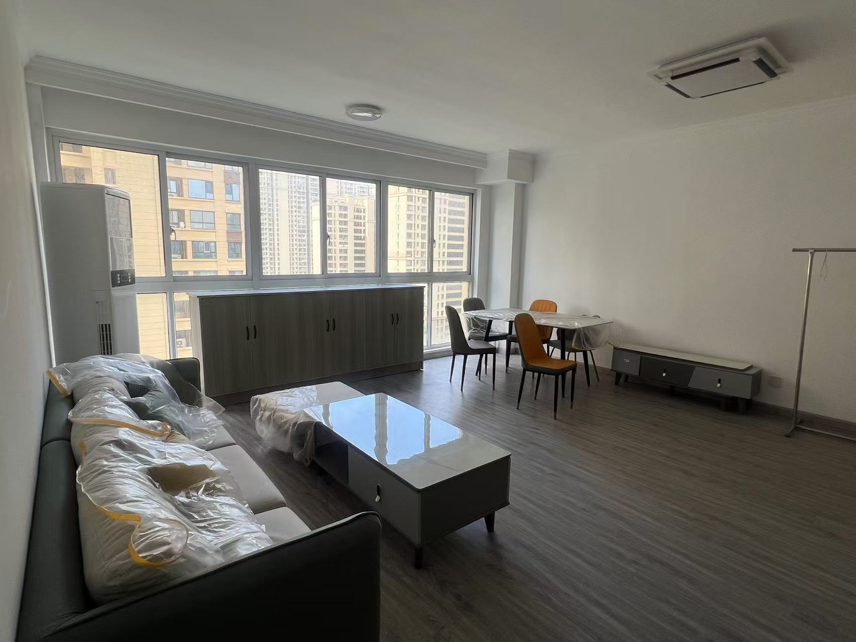 世茂九龙庭 3室2厅1卫 90.04m²