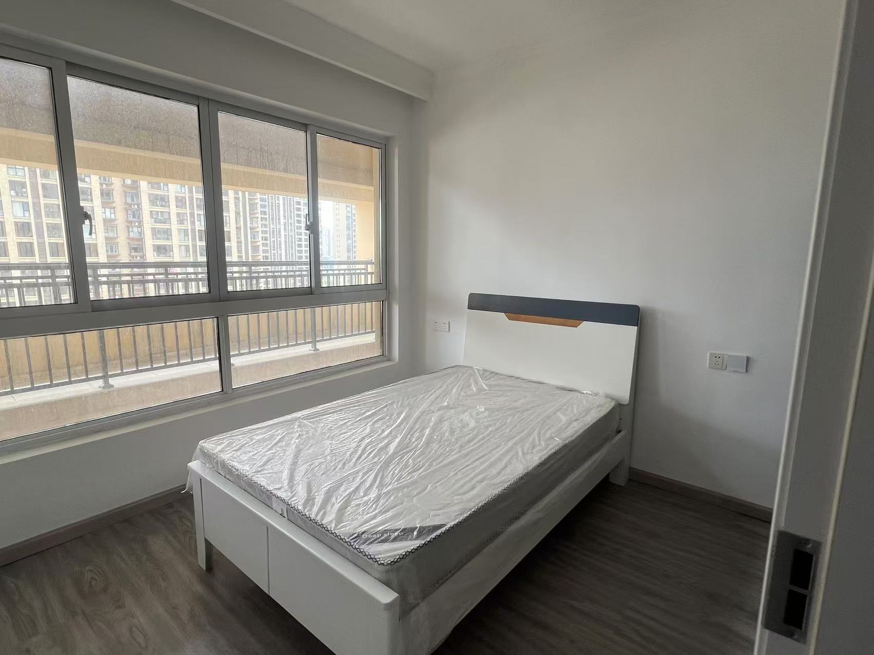 世茂九龙庭 3室2厅1卫 90.04m&sup2;
