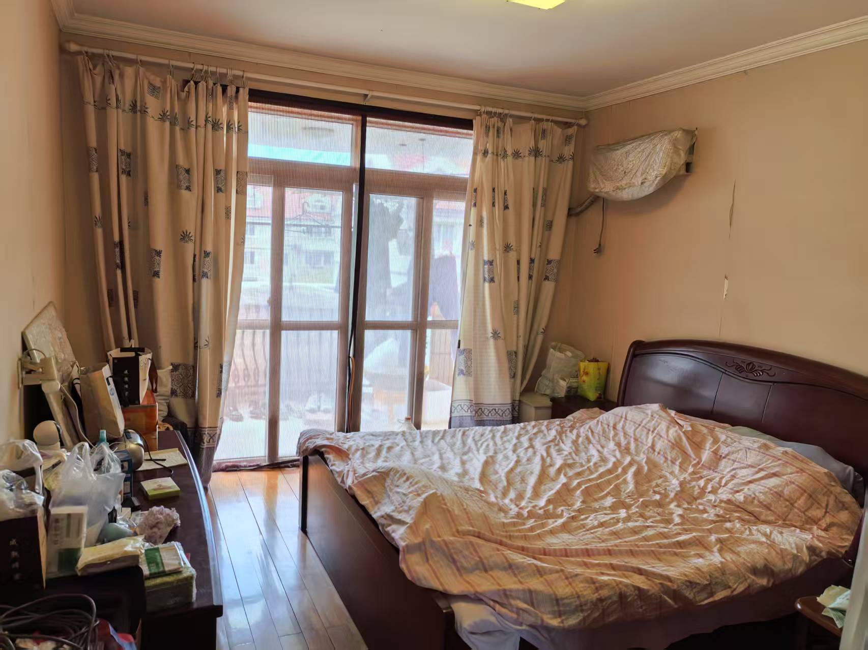 朝晖花园 3室2厅2卫 144m&sup2;