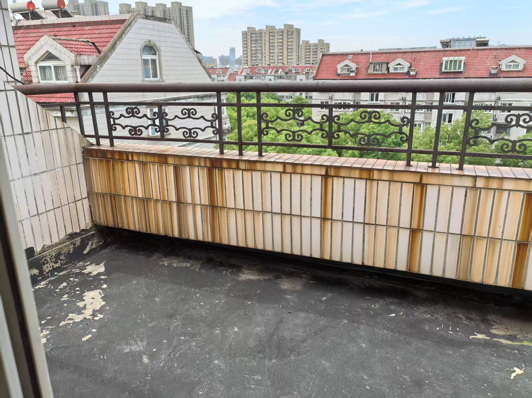 朝晖花园 3室2厅2卫 144m&sup2;