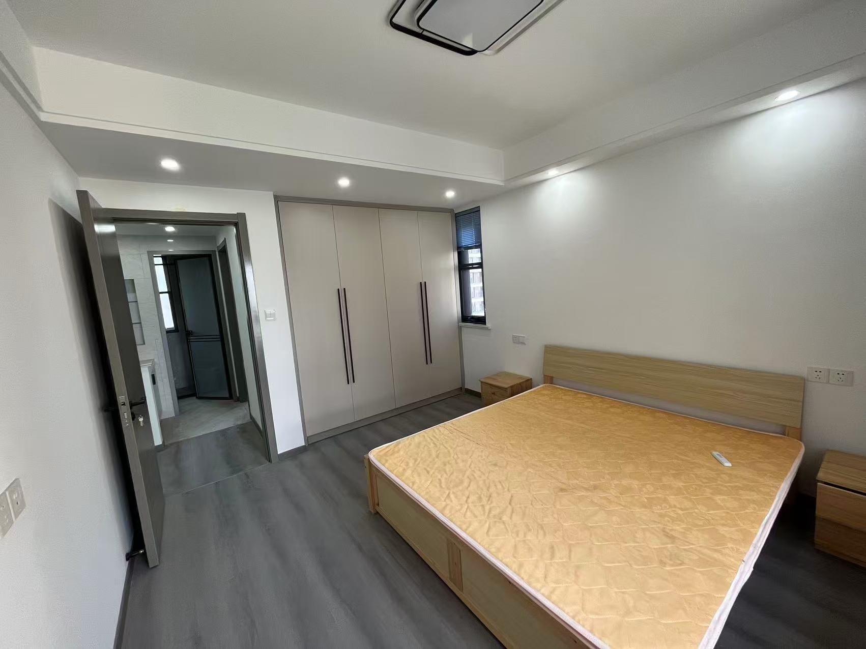 绿地江海图 4室2厅1卫 100.00m&sup2;