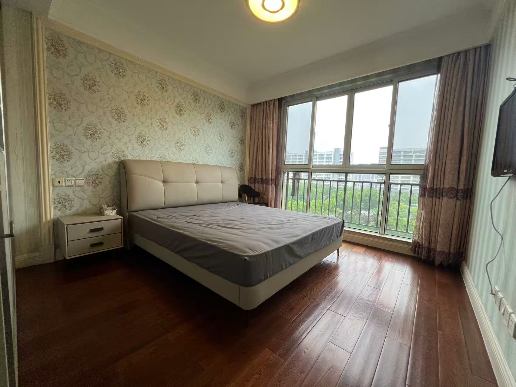中南世纪花城三期 3室2厅2卫 125.61m&sup2;