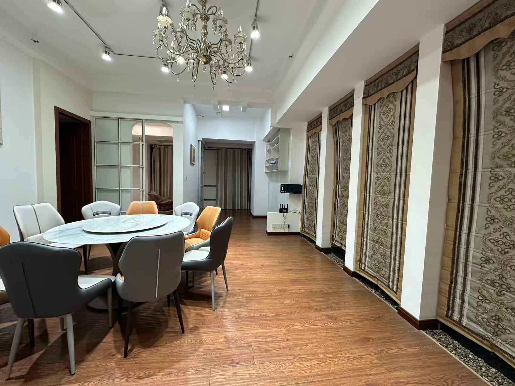 凤凰文化广场 3室2厅1卫 150m&sup2;
