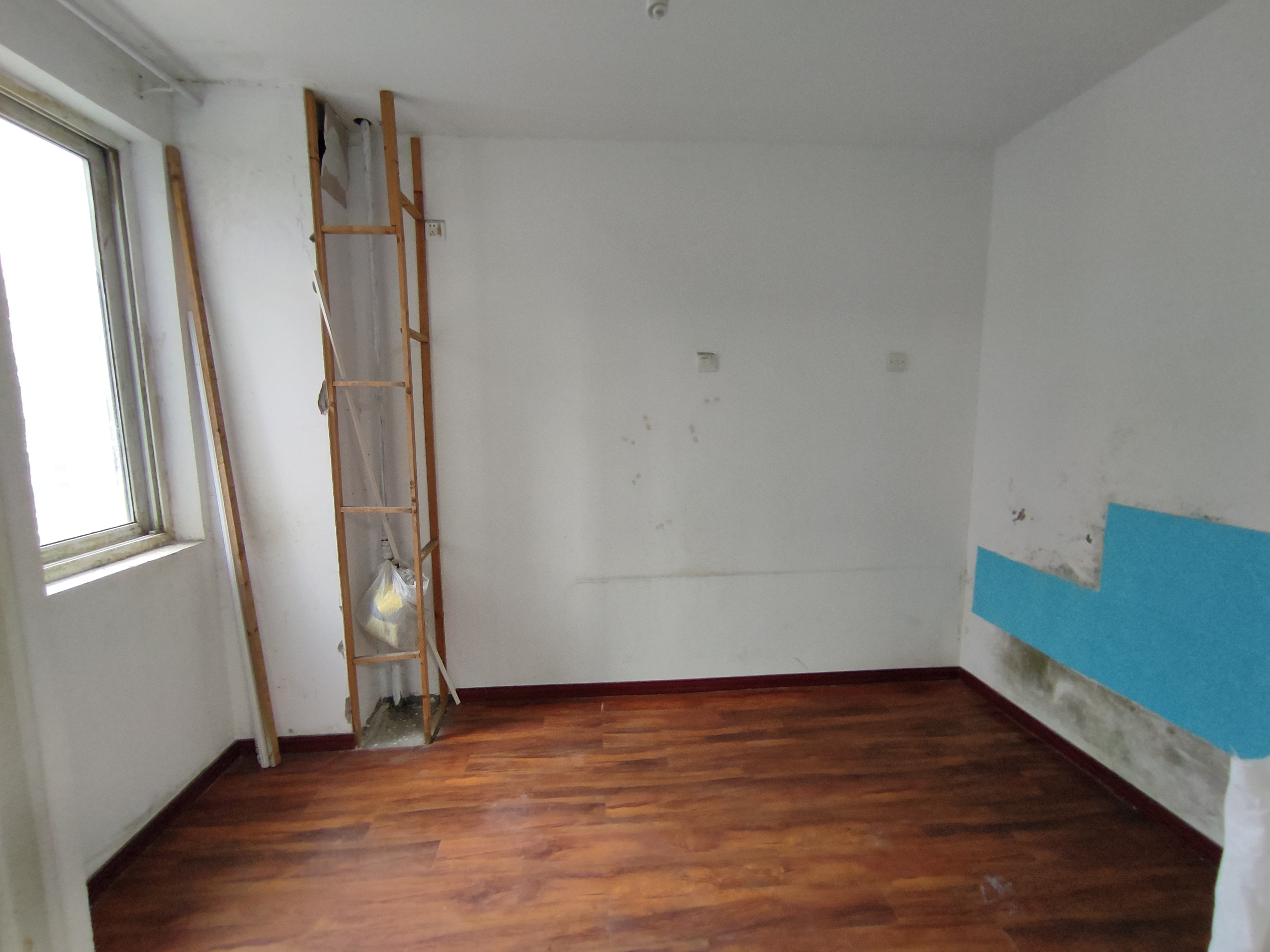 锦安花园一期 3室2厅2卫 127m&sup2;