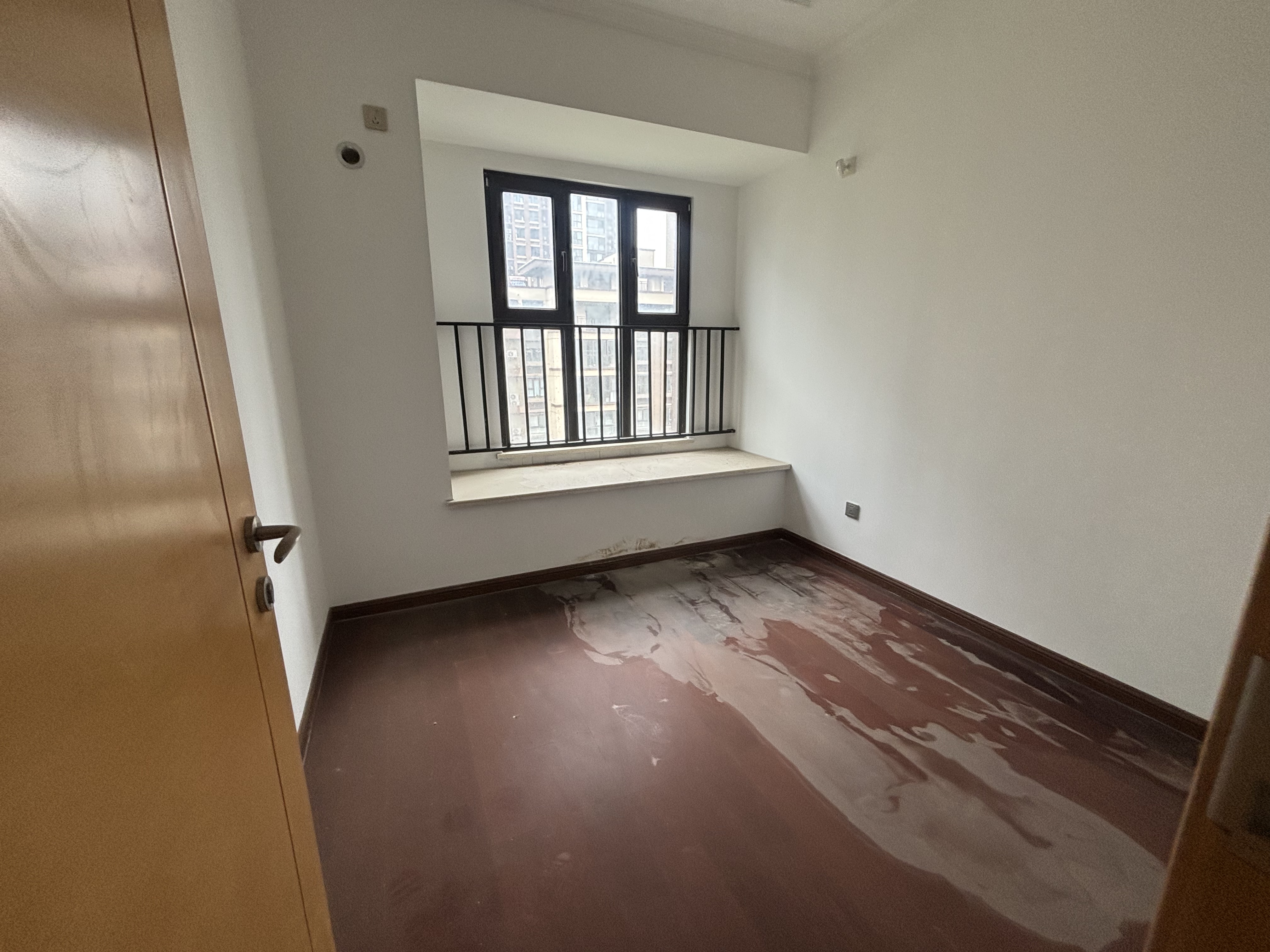 富力院士廷 4室2厅2卫 156m&sup2;