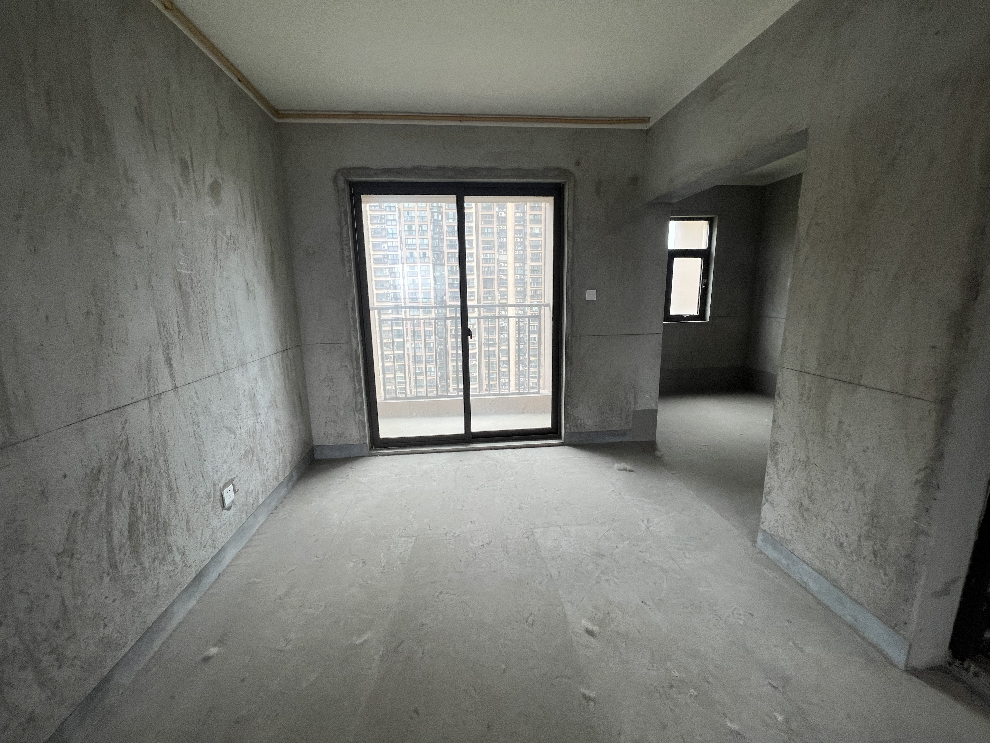 华强城 4室2厅2卫 145m&sup2;