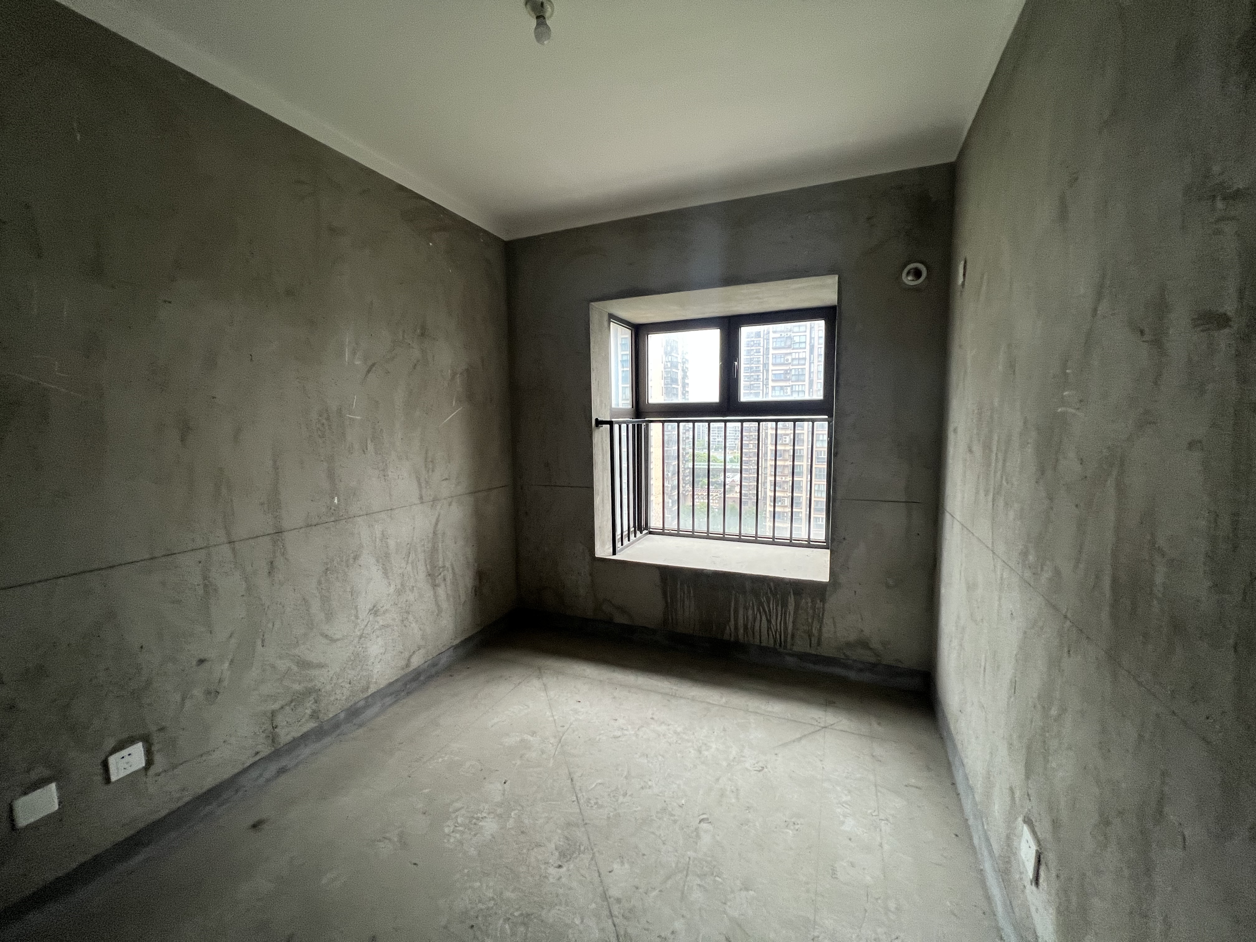 华强城 4室2厅2卫 145m&sup2;