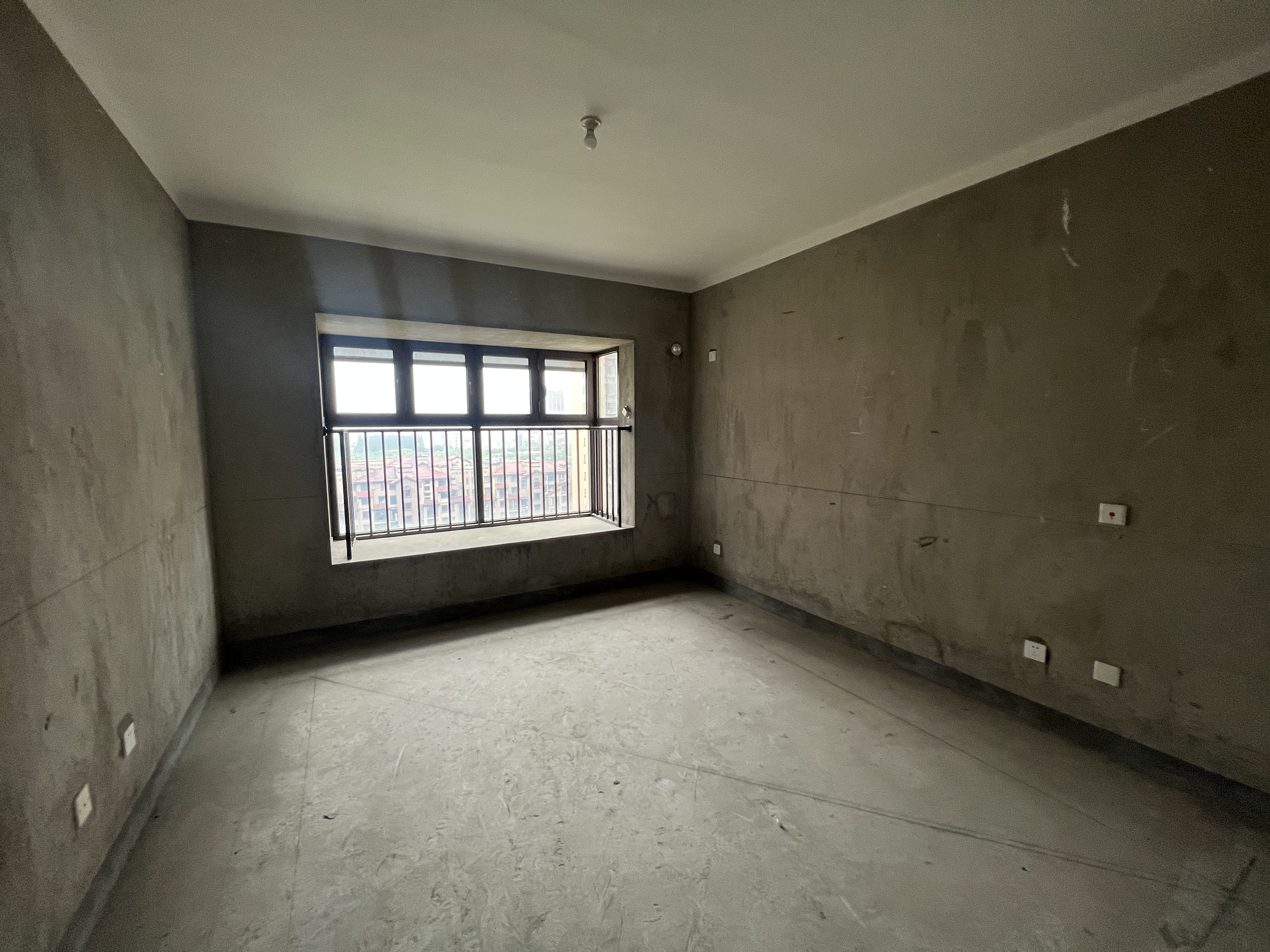 华强城 4室2厅2卫 145m&sup2;