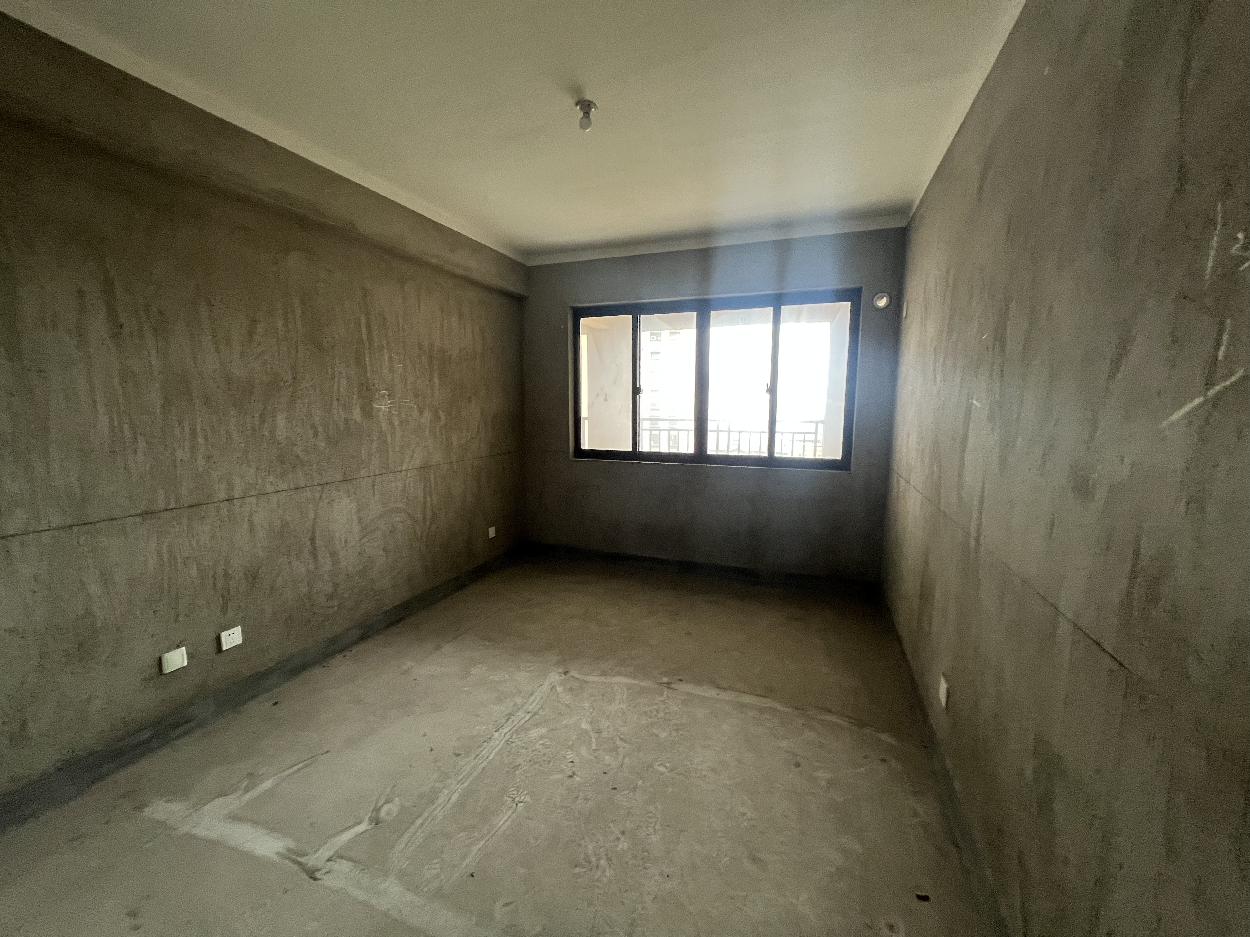 华强城 4室2厅2卫 145m&sup2;