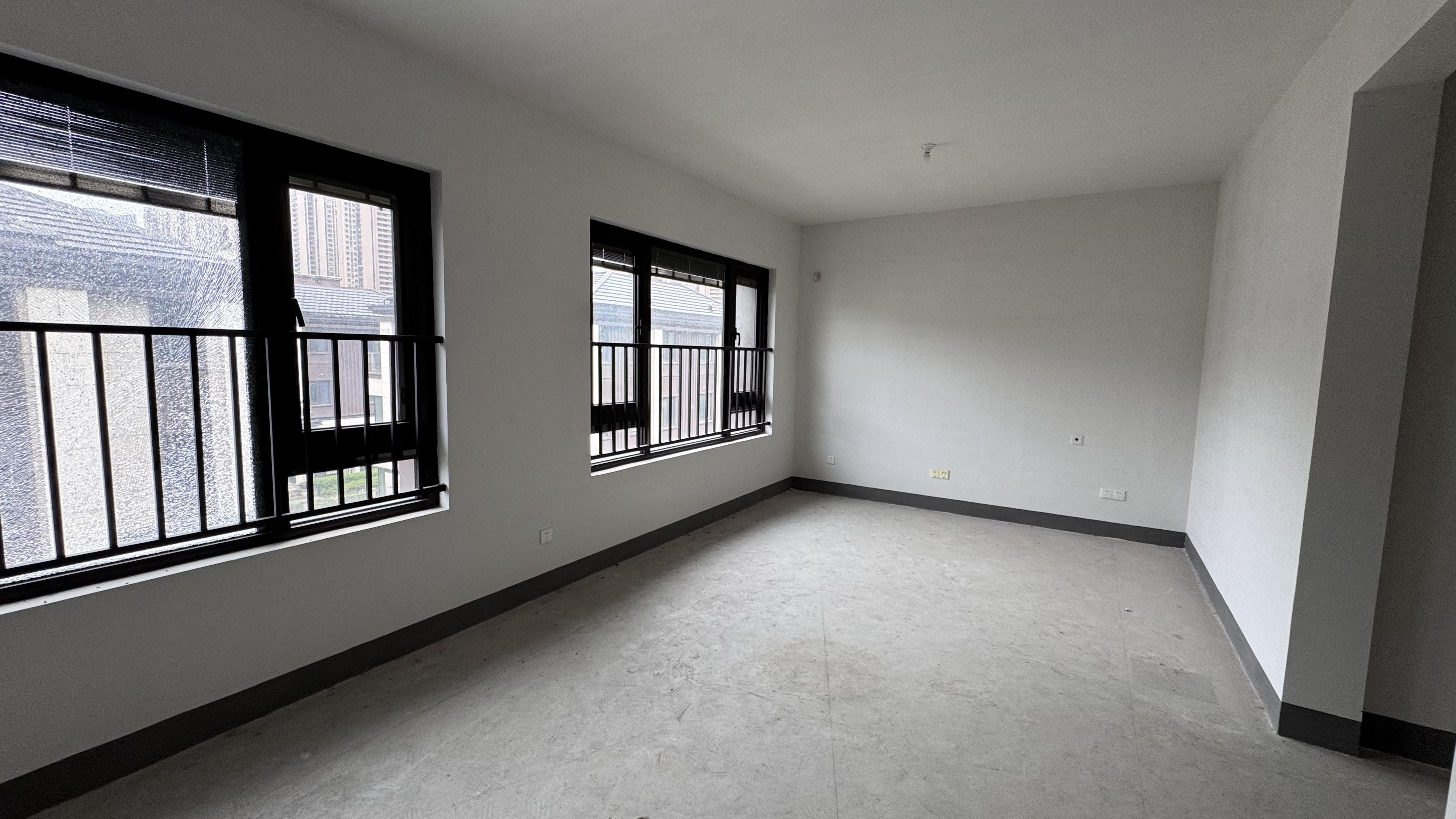 龙湖天宸源著 5室2厅3卫 265.40m&sup2;