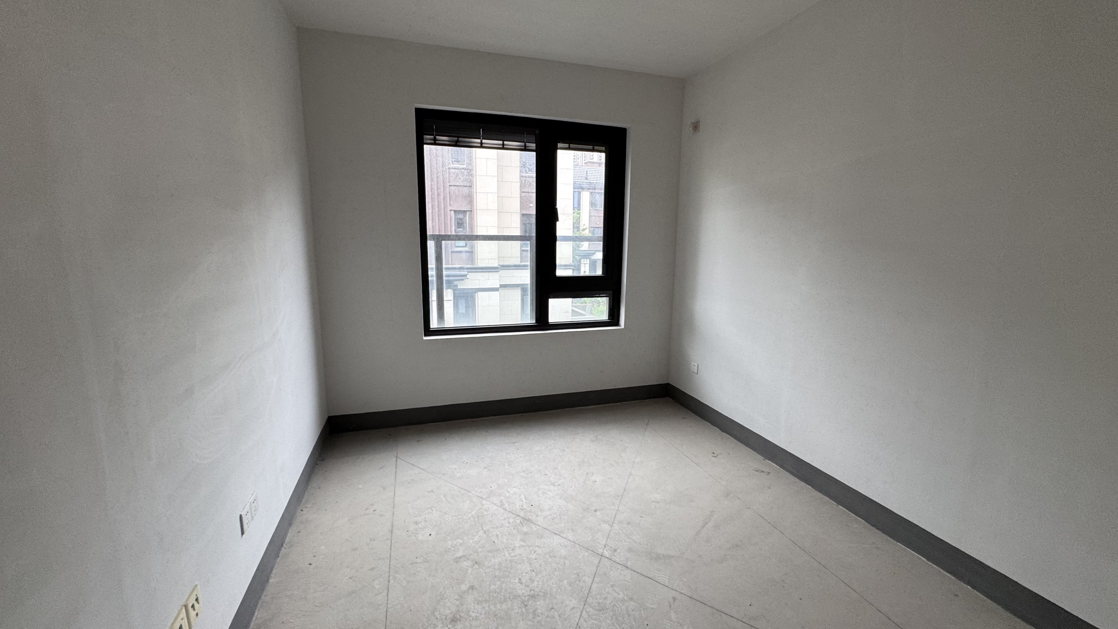 龙湖天宸源著 5室2厅3卫 265.40m&sup2;