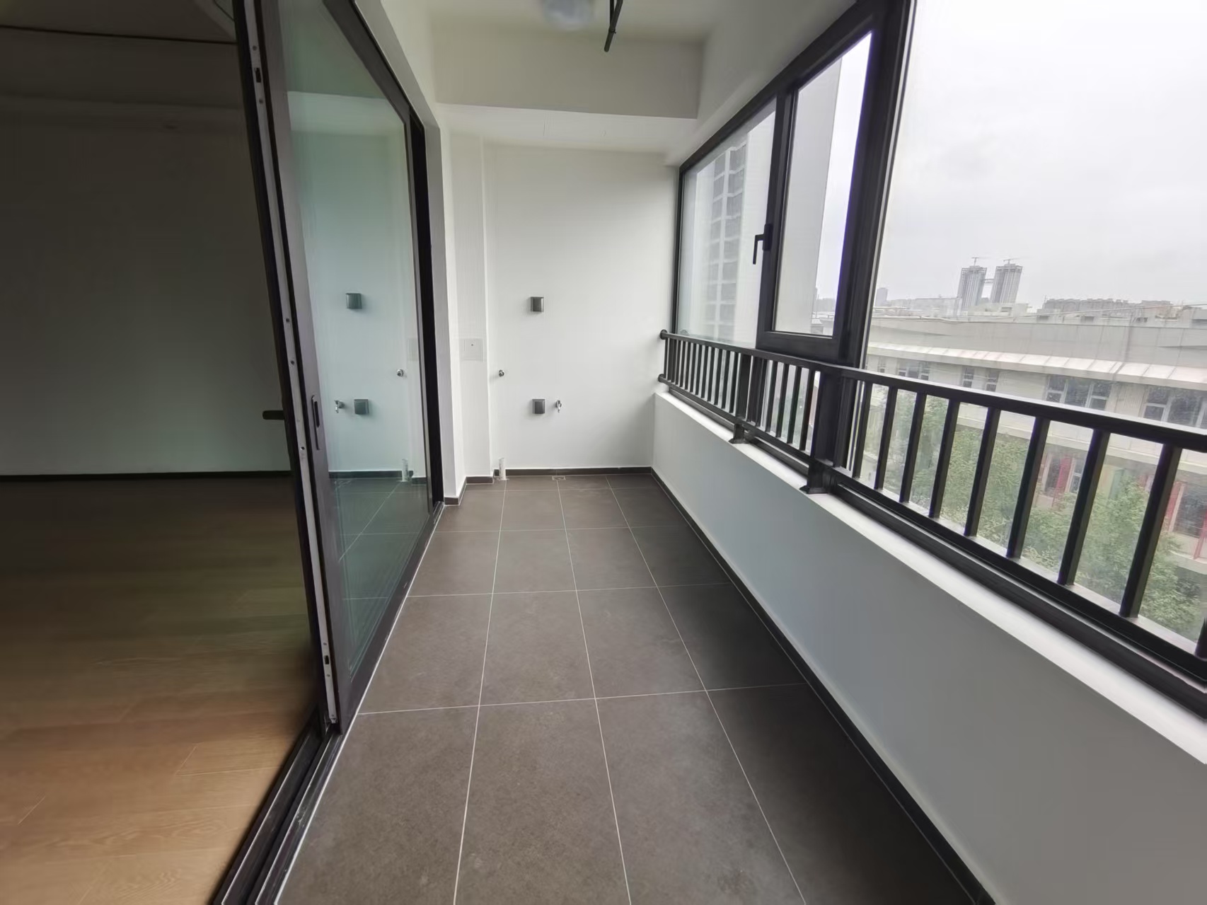 滨江道江园 3室2厅2卫 127m&sup2;