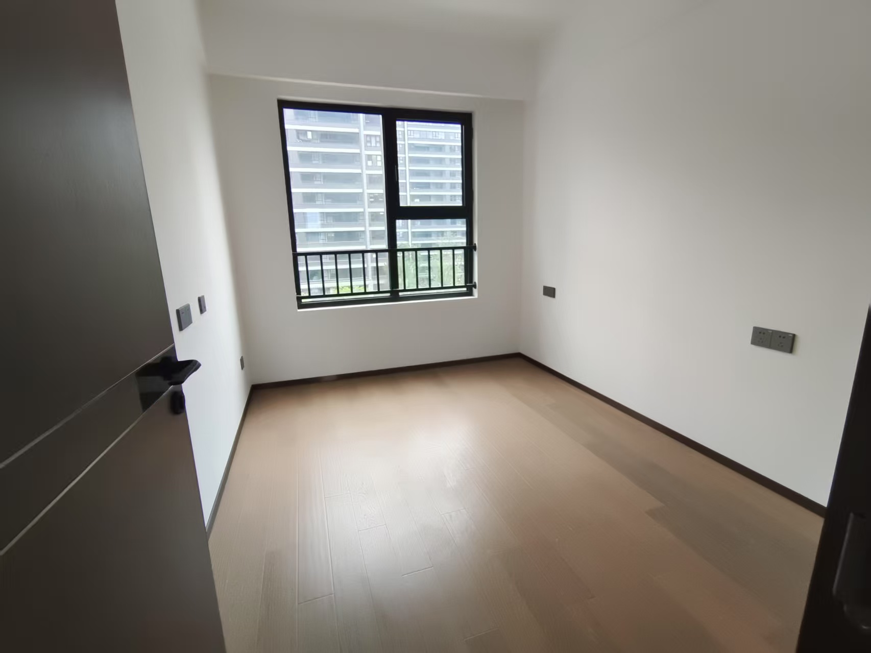 滨江道江园 3室2厅2卫 127m&sup2;