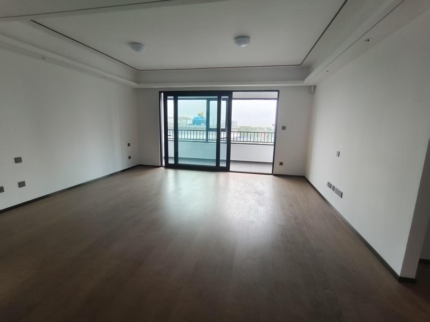 滨江道江园 3室2厅2卫 127m&sup2;