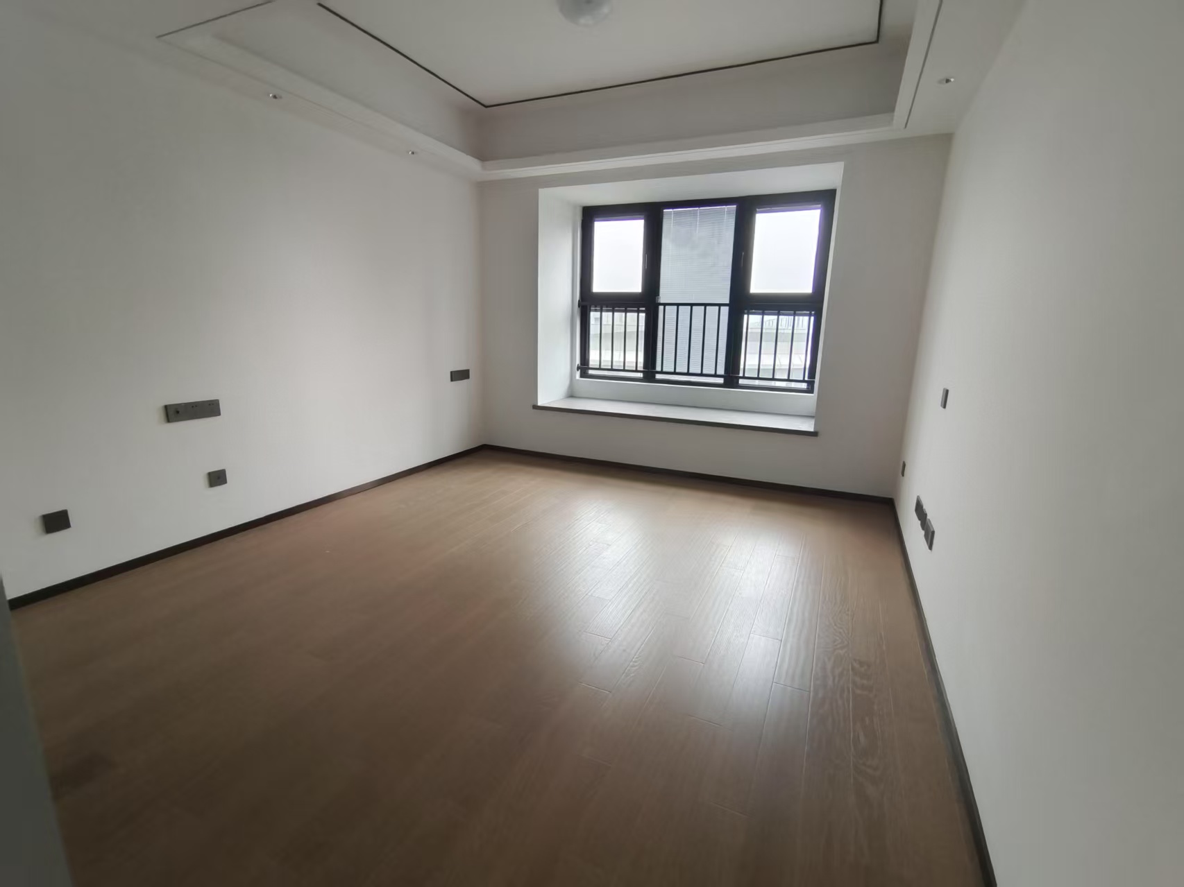 滨江道江园 3室2厅2卫 127m&sup2;