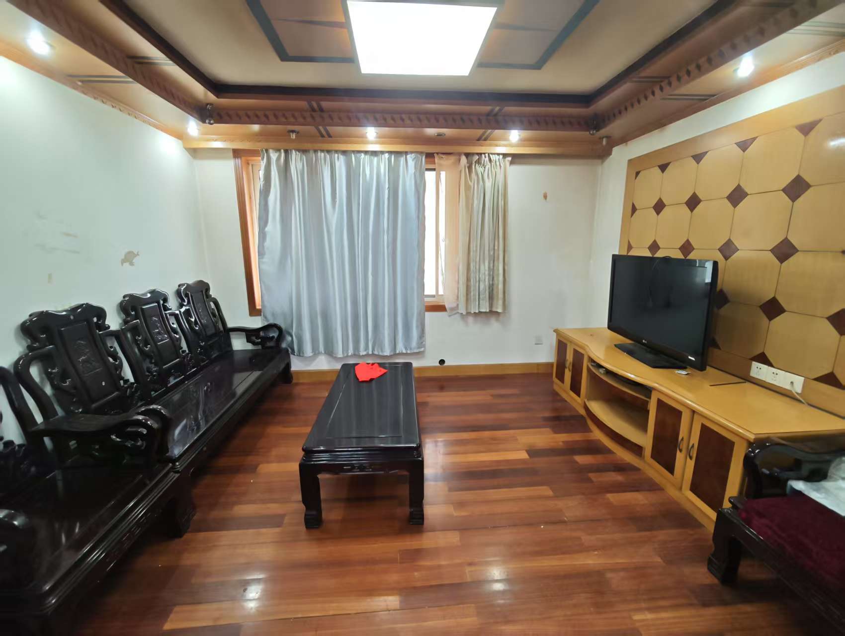 华侨花苑 3室2厅2卫 150m&sup2;