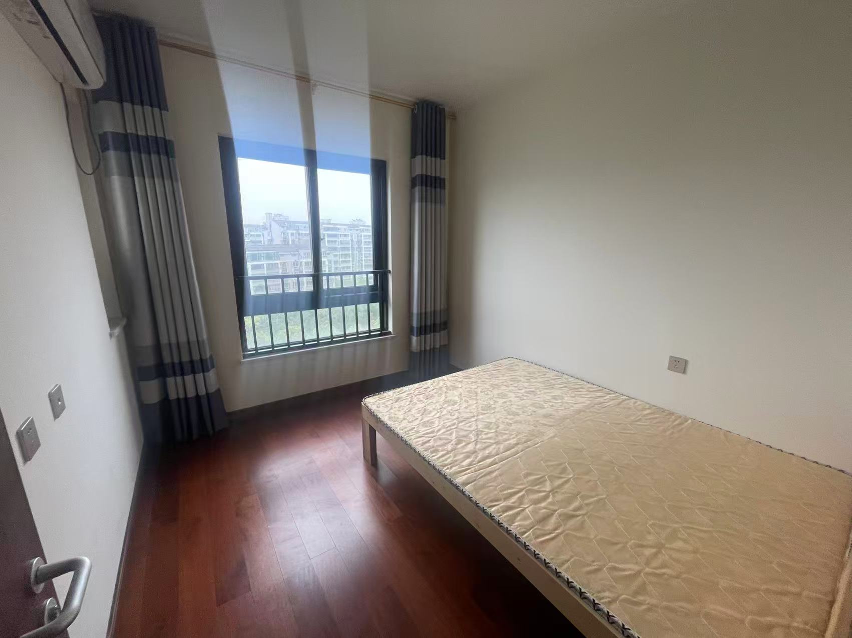 中南万科大都会 3室2厅2卫 125m&sup2;