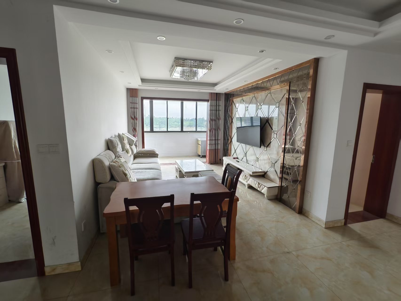 金泰花园B区 3室2厅1卫 105m&sup2;