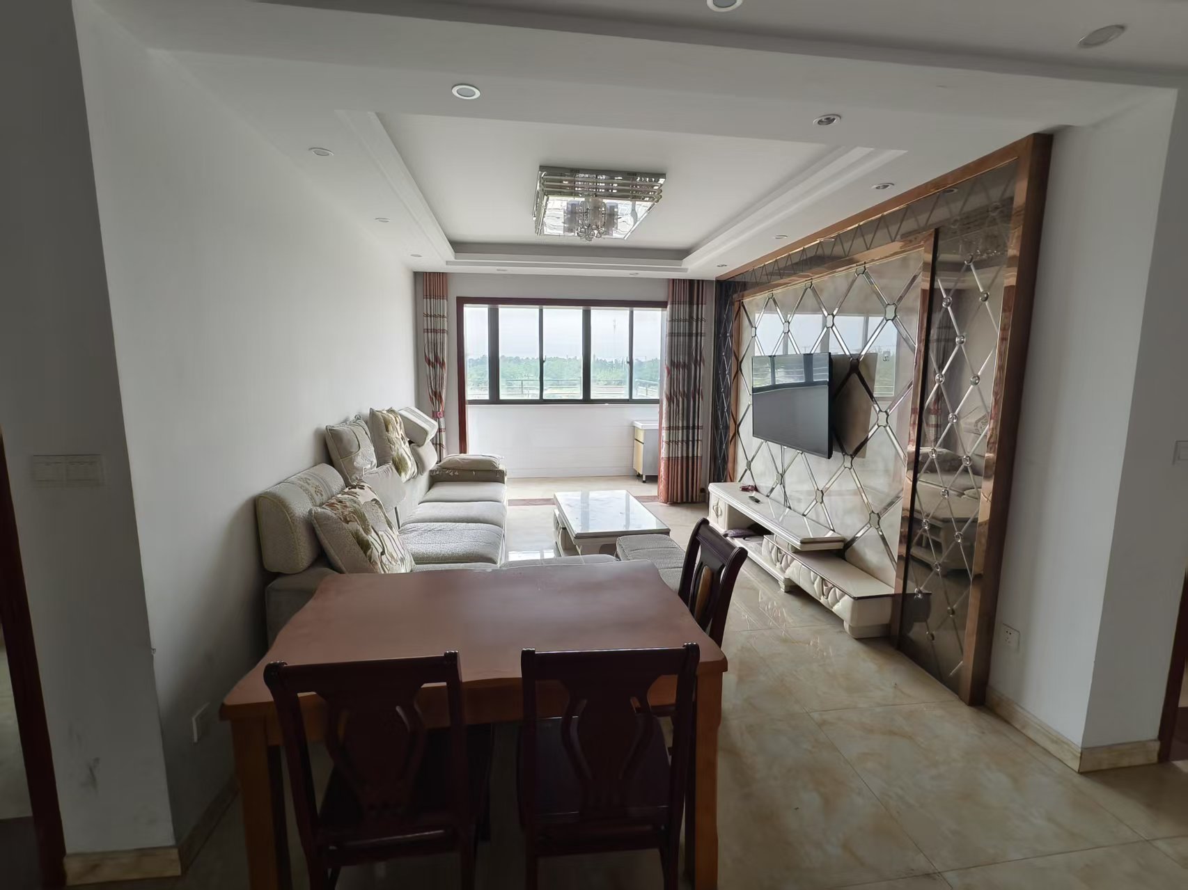 金泰花园B区 3室2厅1卫 105m&sup2;
