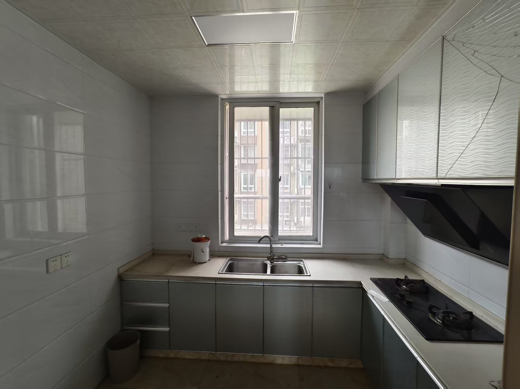 金泰花园B区 3室2厅1卫 105m&sup2;