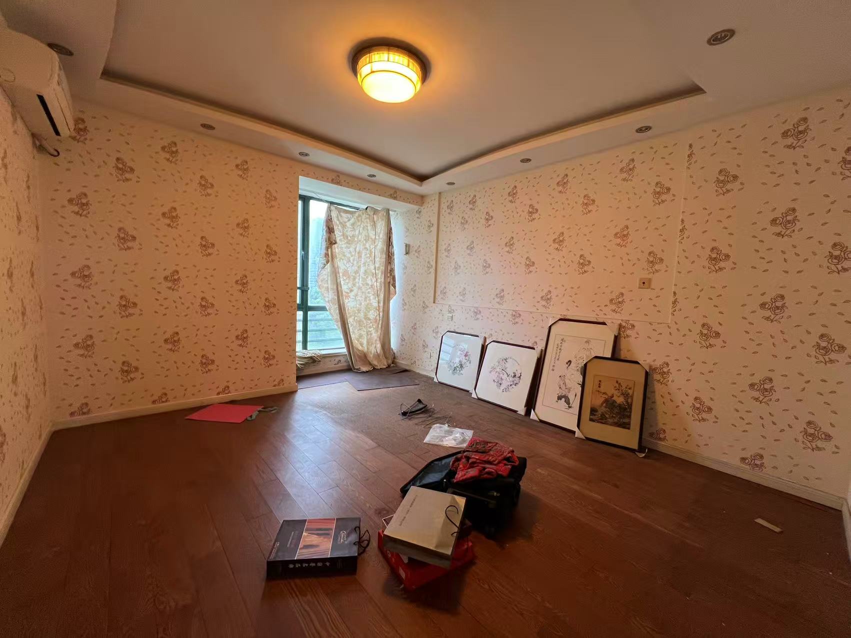 凤凰莱茵苑 3室2厅1卫 145m&sup2;