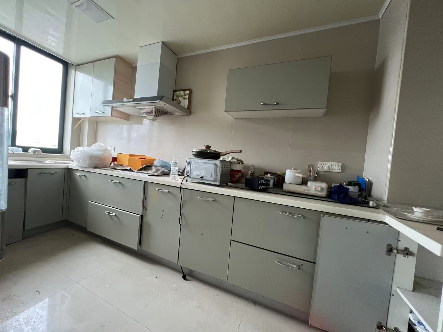 凤凰莱茵苑 3室2厅1卫 145m&sup2;