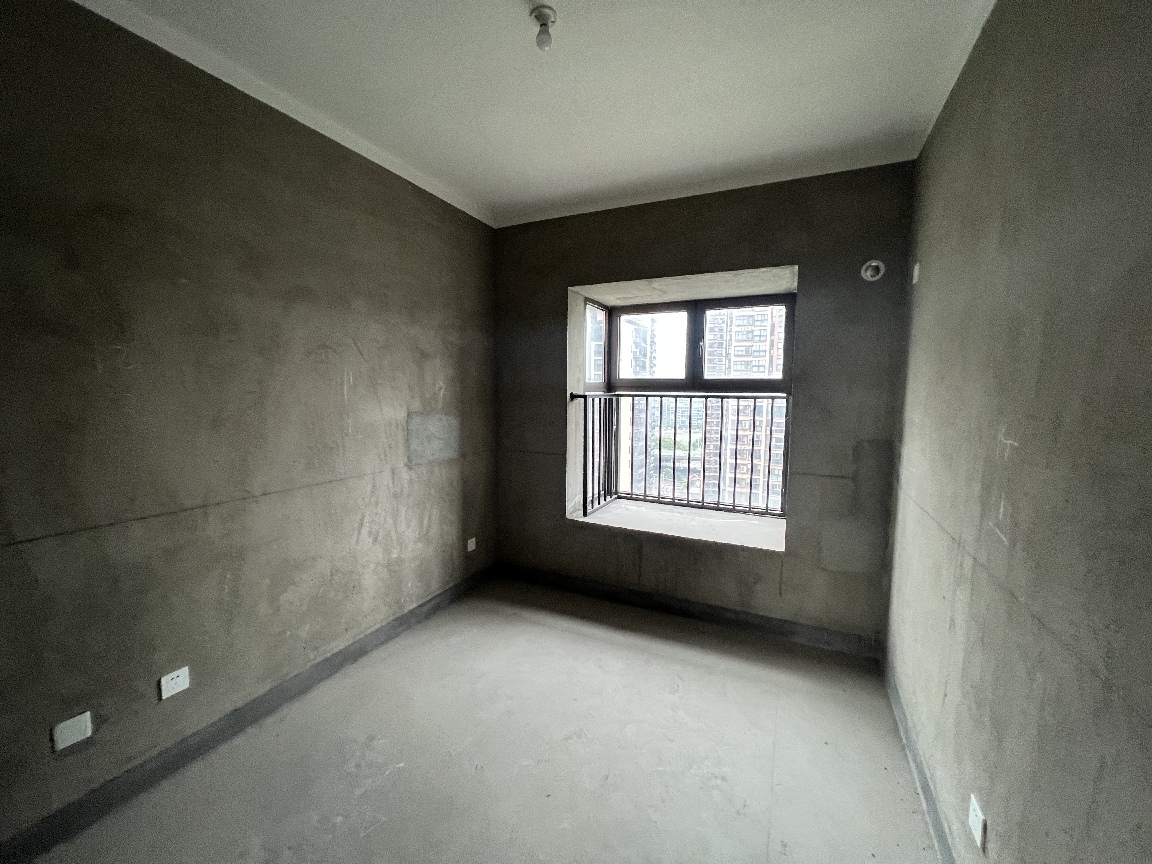 华强城 4室2厅2卫 145m&sup2;