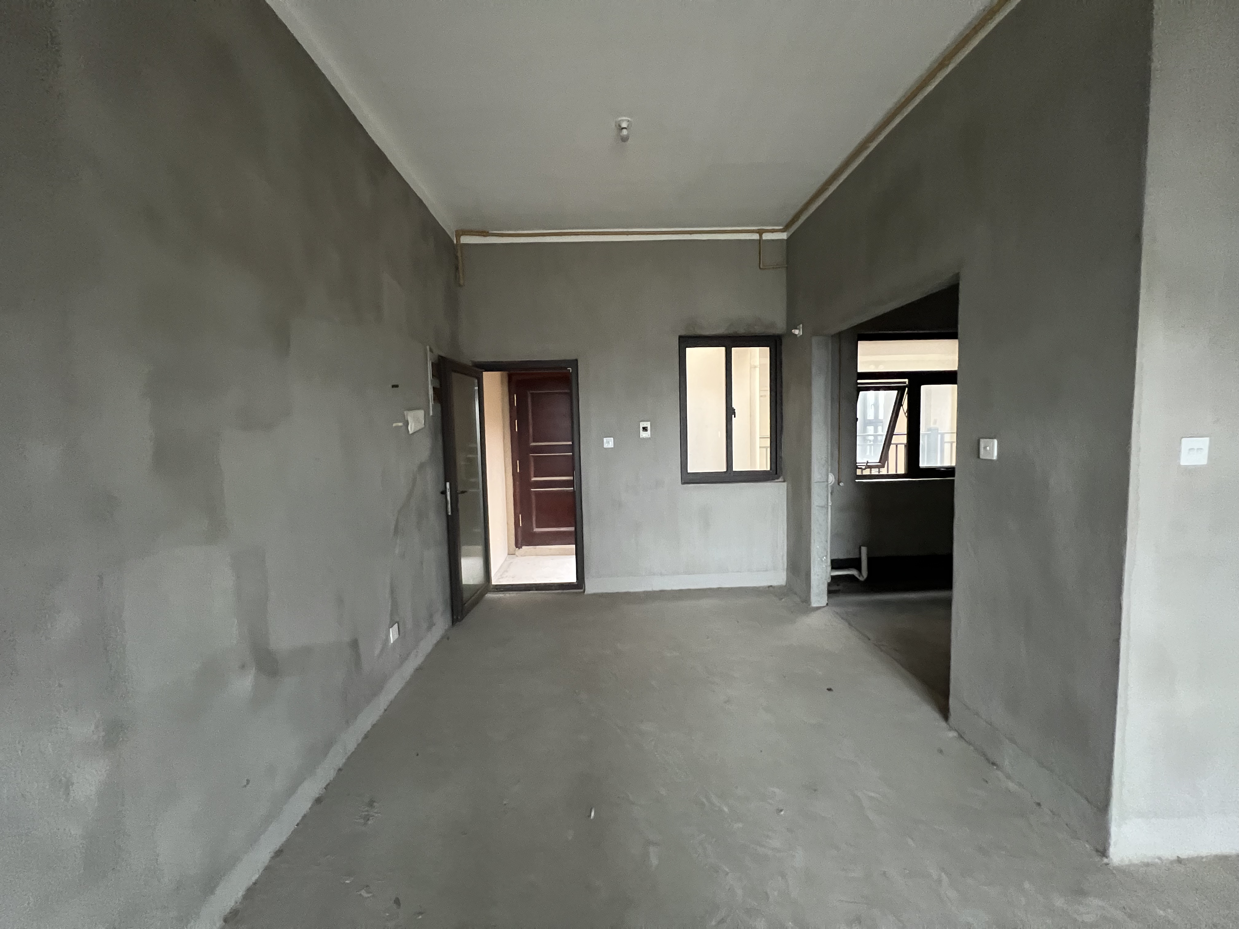 华强城 3室2厅1卫 105m²