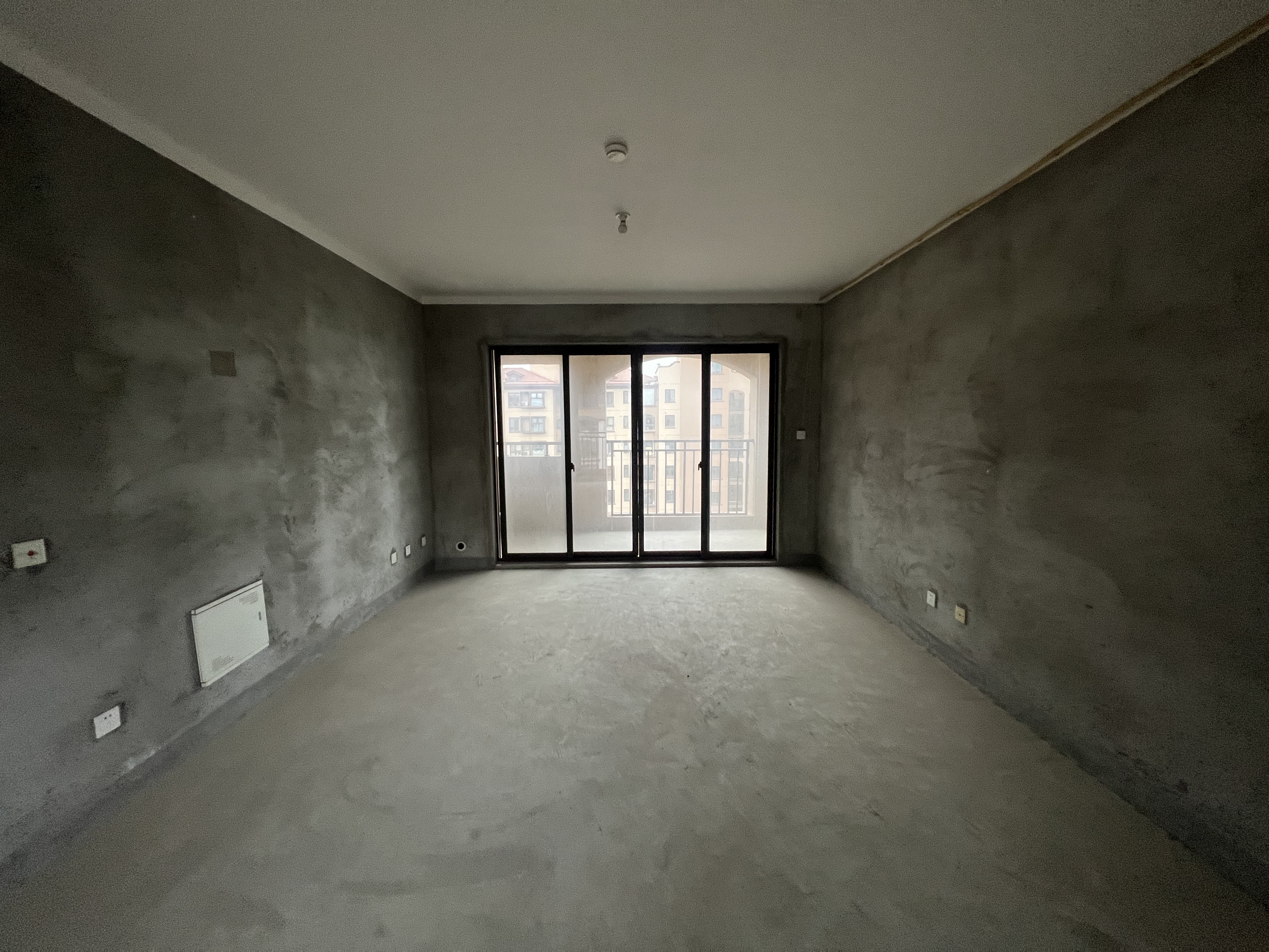 华强城 3室2厅2卫 128.43m²