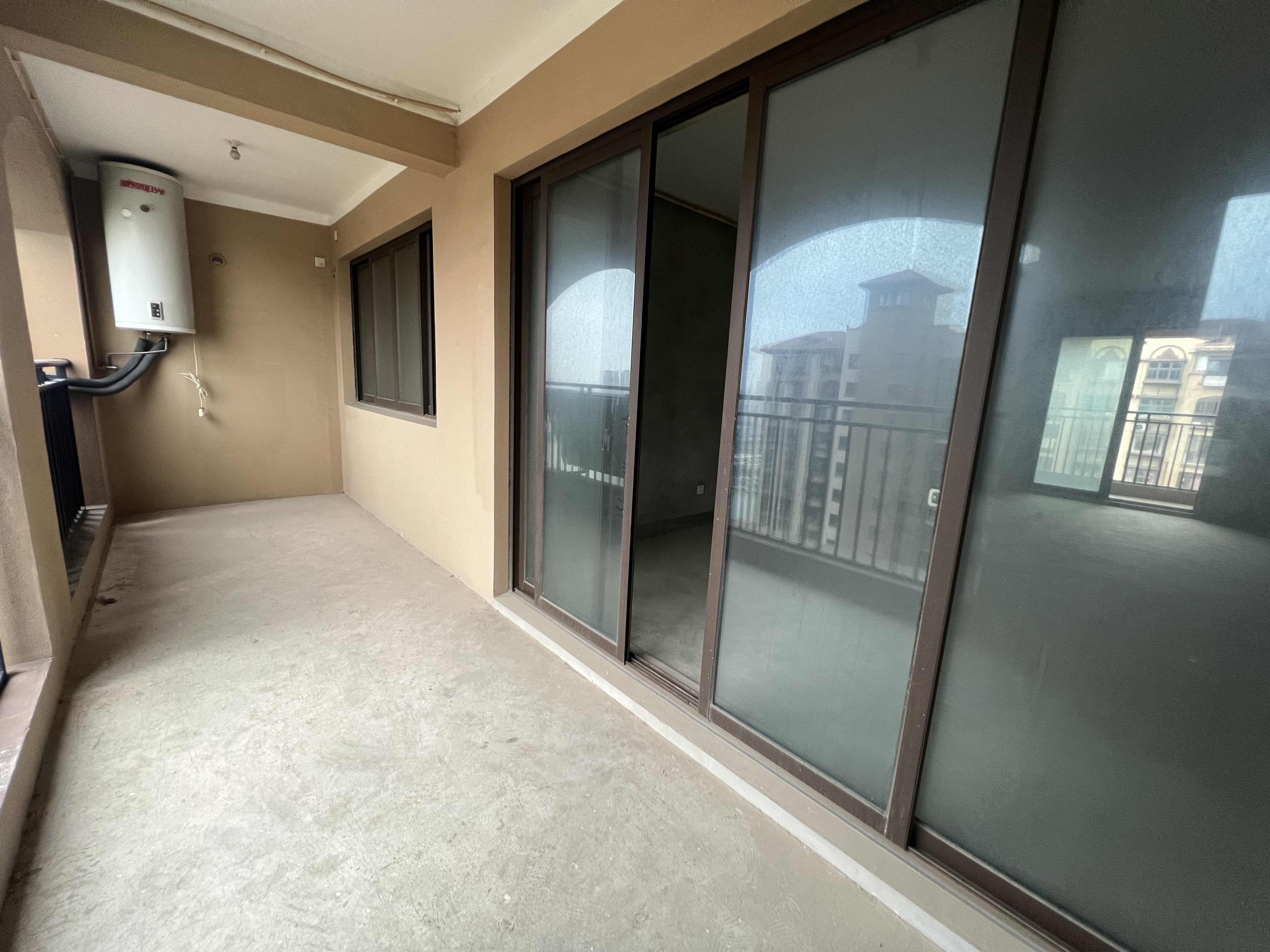 华强城 3室2厅2卫 128.43m&sup2;