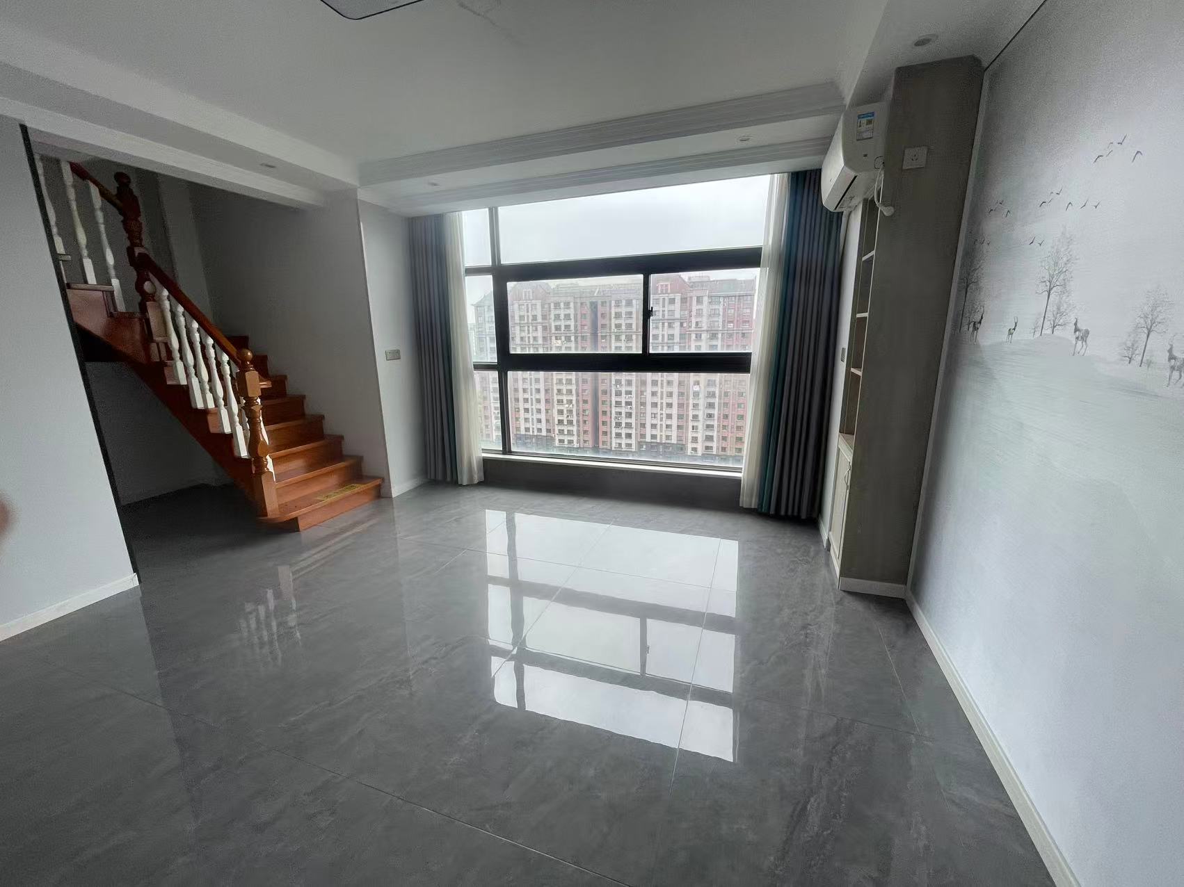 假日阳光 2室2厅1卫 100m&sup2;