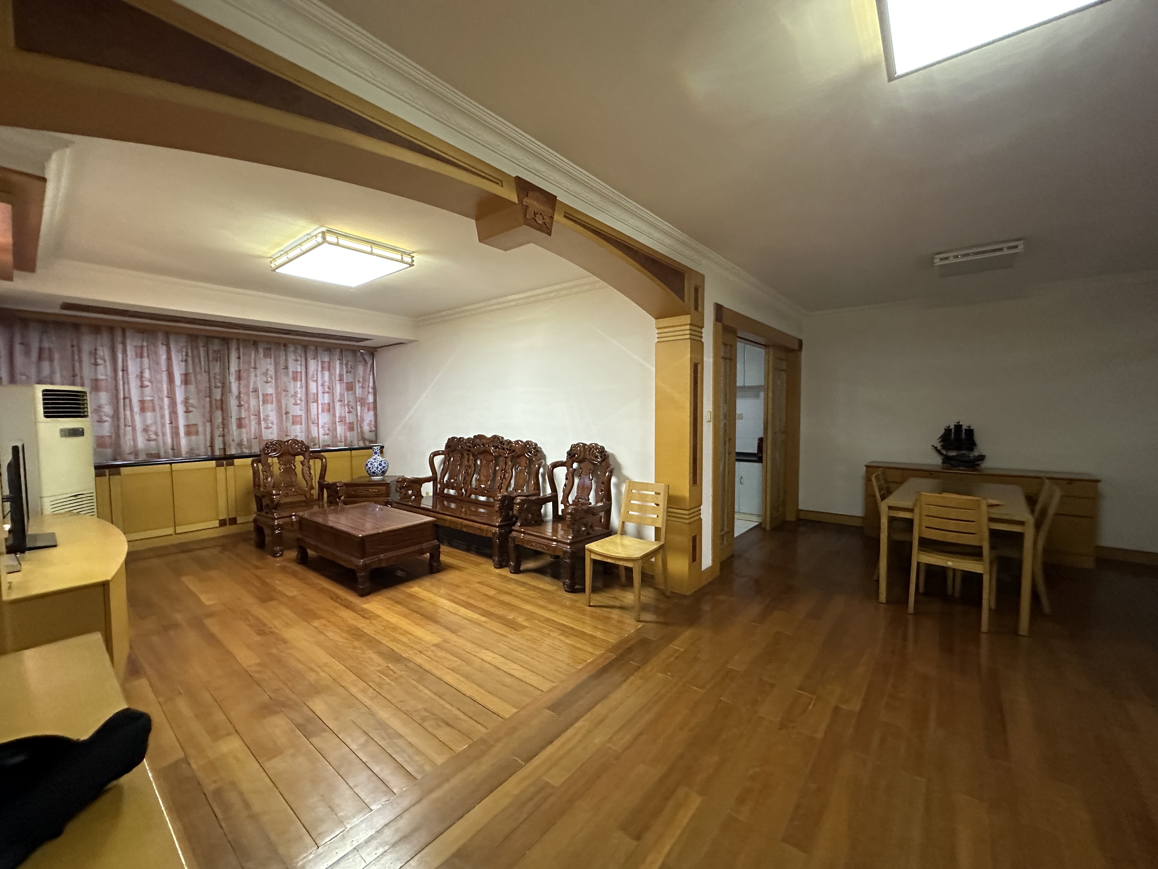 健康公寓 3室2厅1卫 122.8m&sup2;