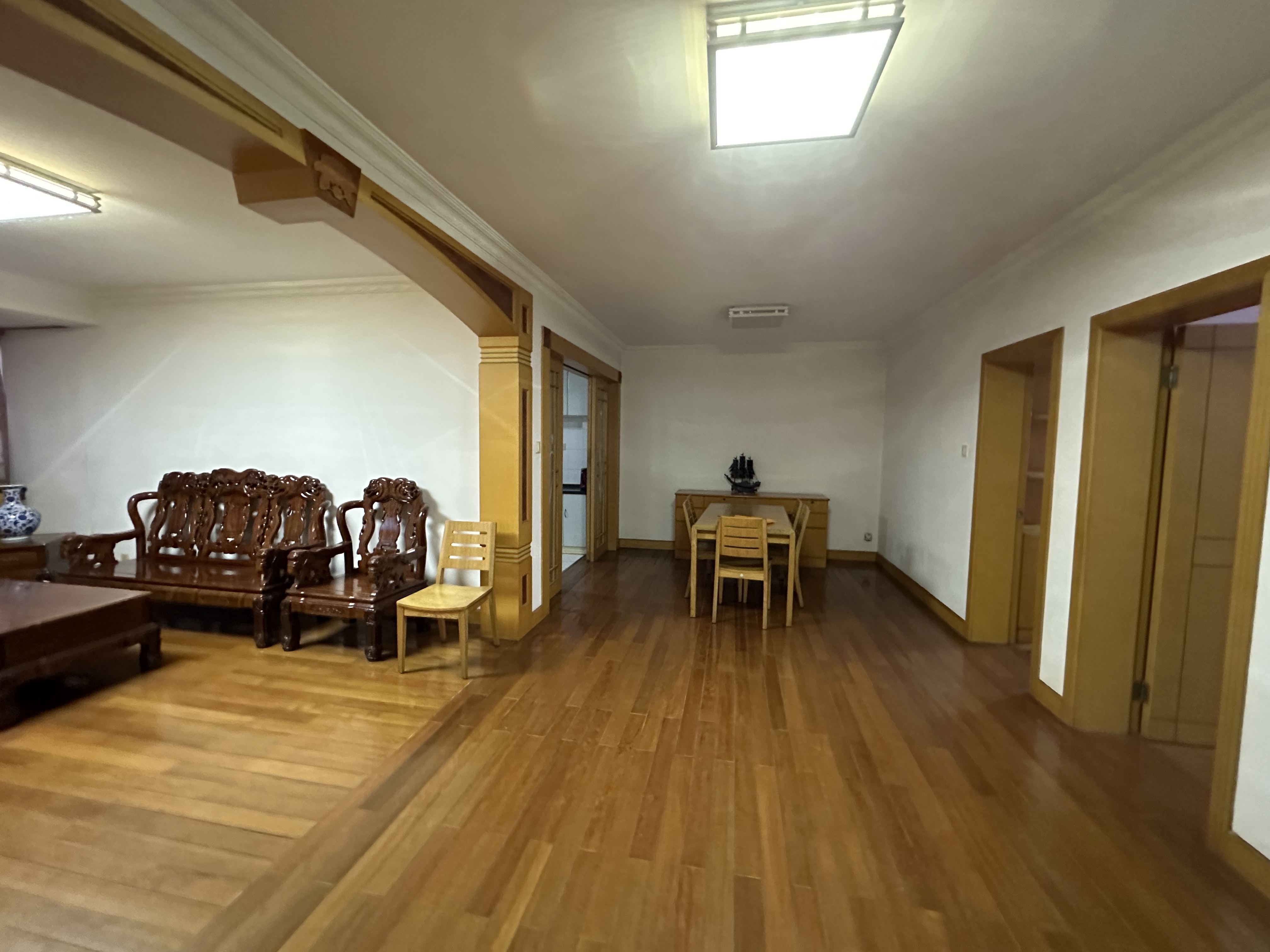 健康公寓 3室2厅1卫 122.8m&sup2;