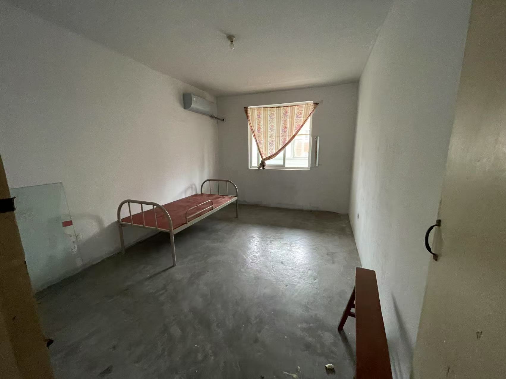 秦灶新村南区 3室1厅1卫 135.00m&sup2;