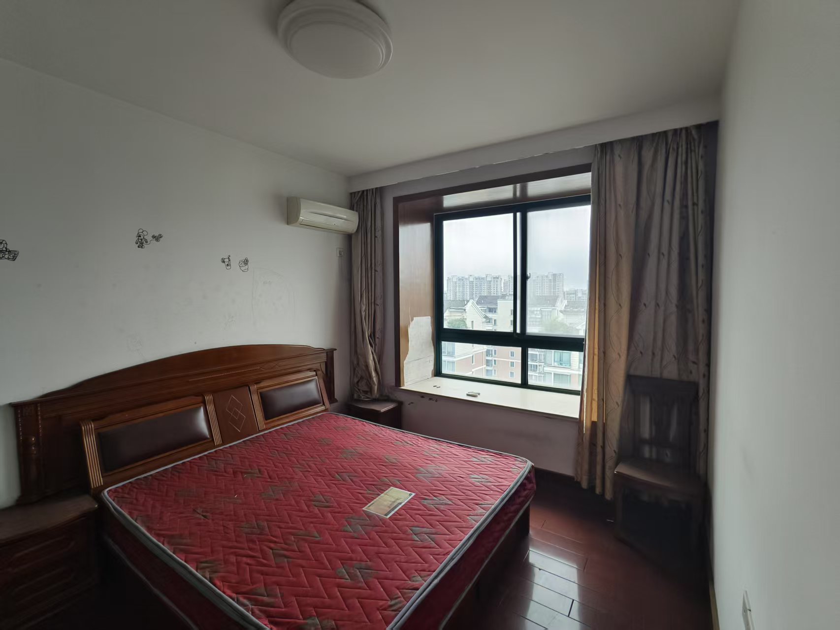 江海皇都私家花园 3室2厅2卫 139m&sup2;