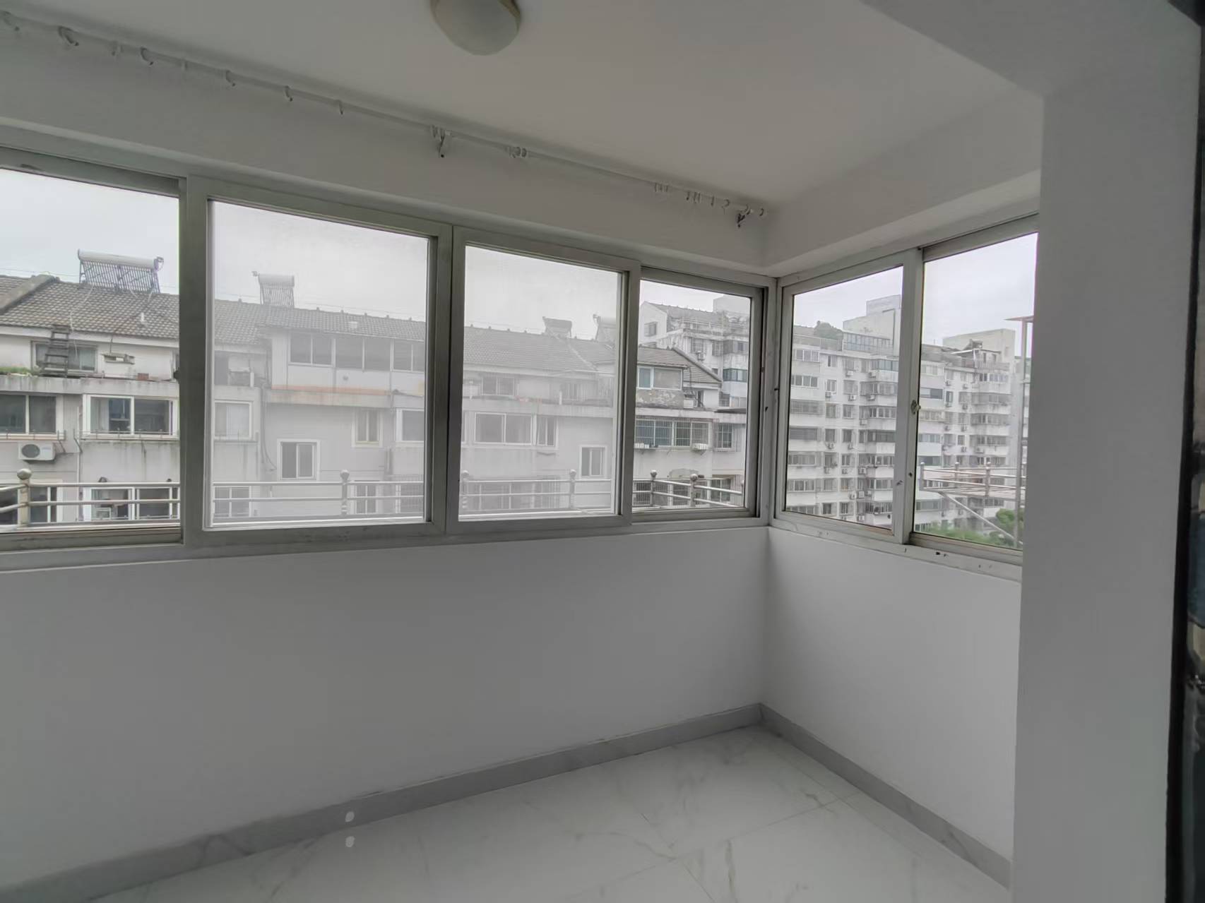 虹桥新苑 2室1厅1卫 112m&sup2;