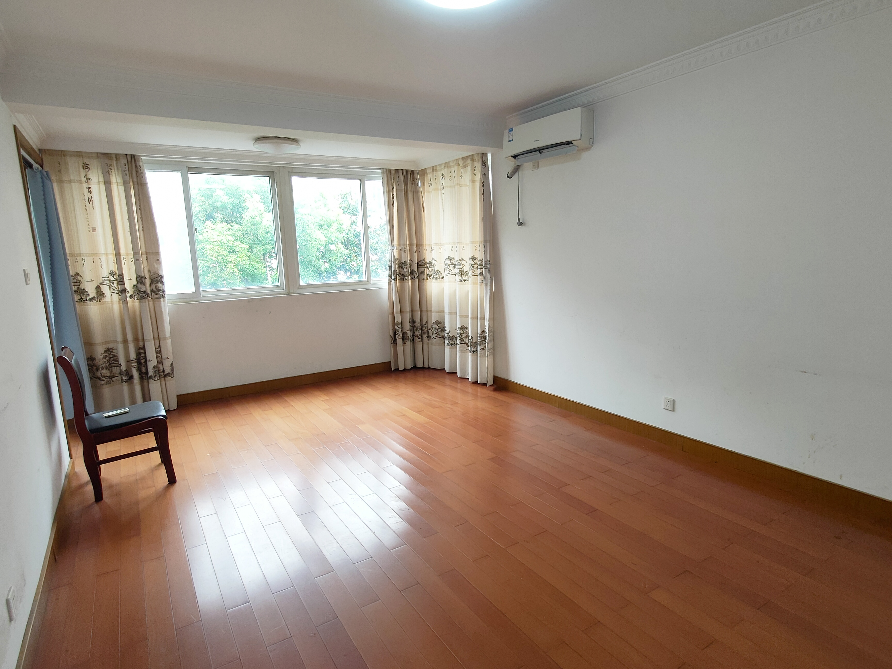 德民花苑 3室2厅2卫 130m&sup2;