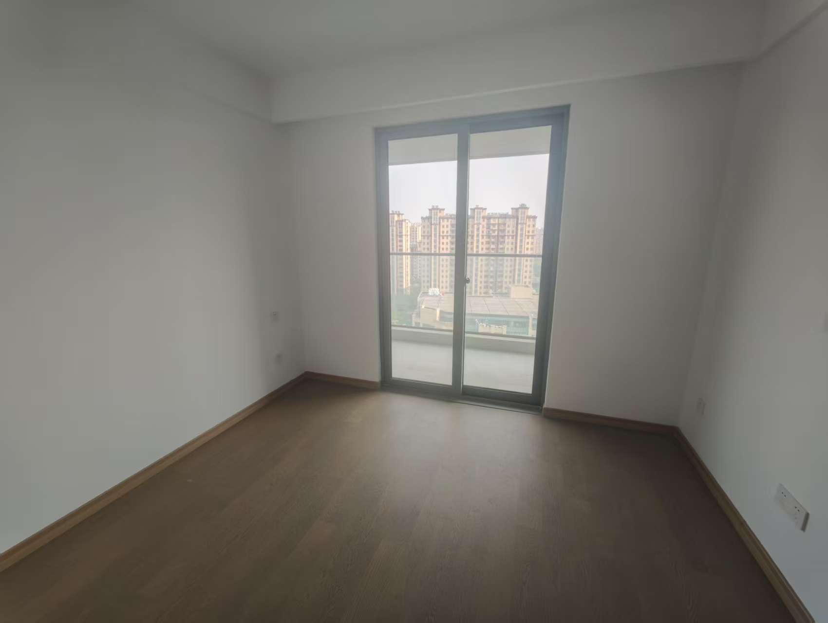 海纳春江 4室2厅2卫 142m&sup2;
