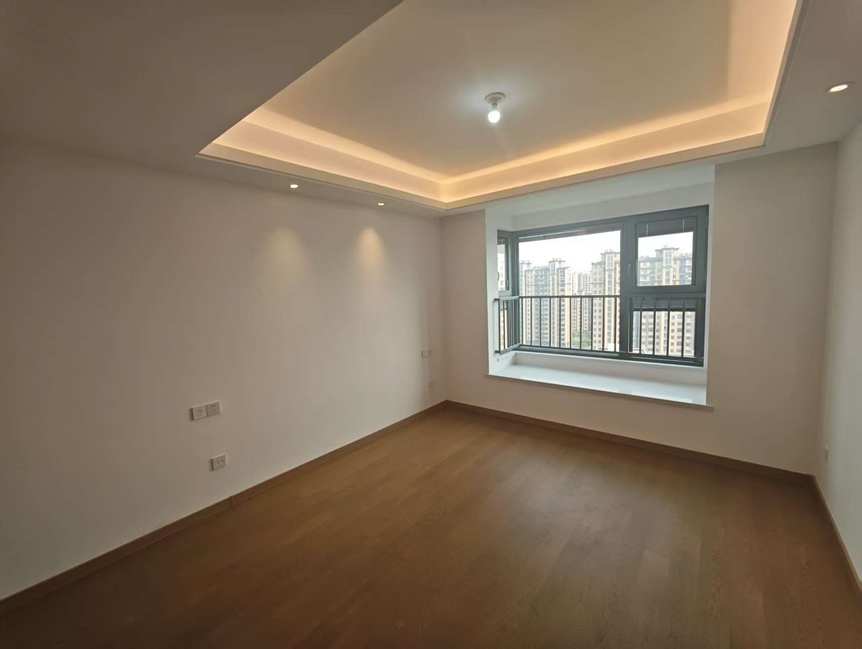 海纳春江 4室2厅2卫 142m&sup2;