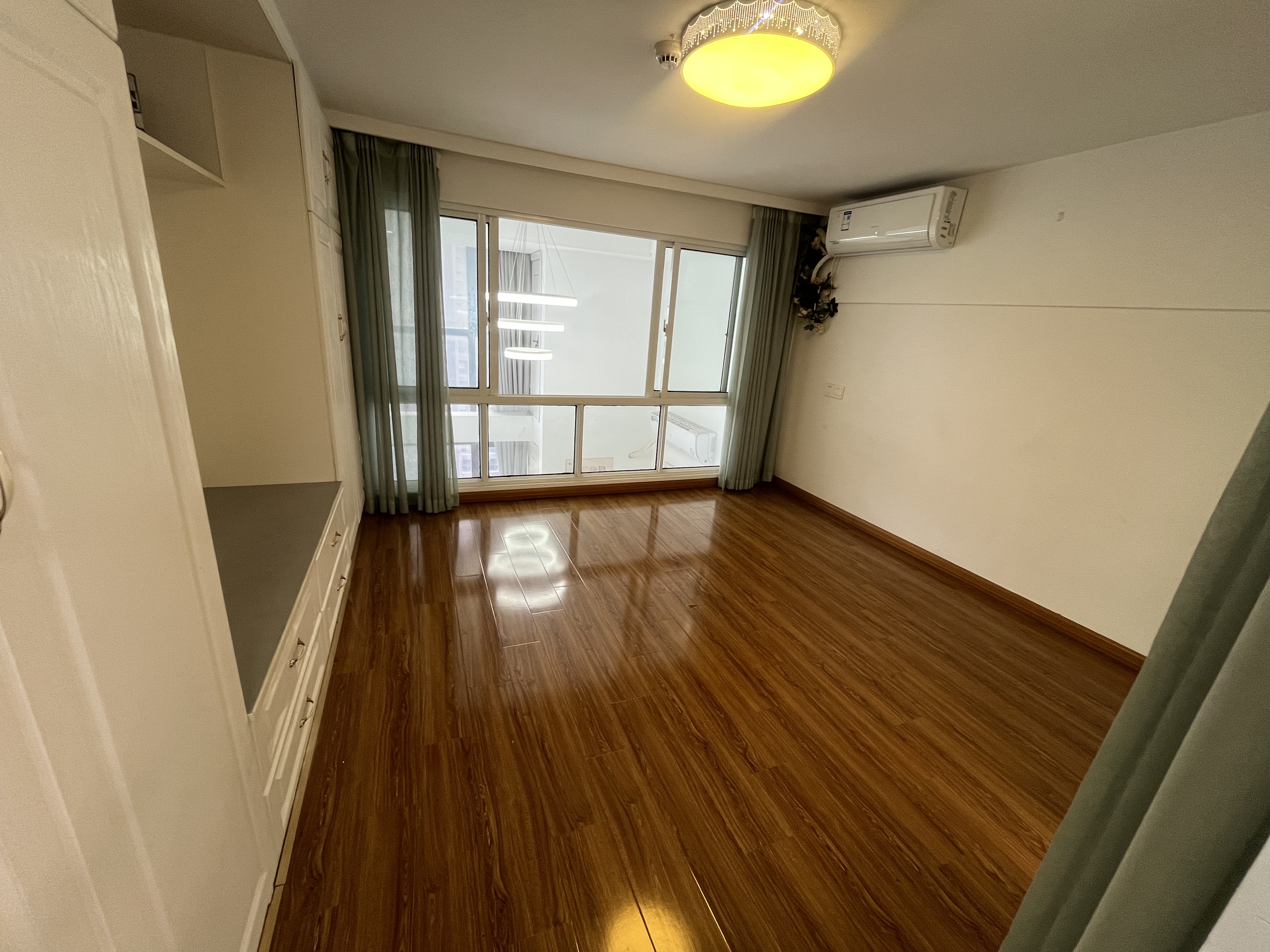 恒隆国际 2室1厅2卫 69.00m&sup2;